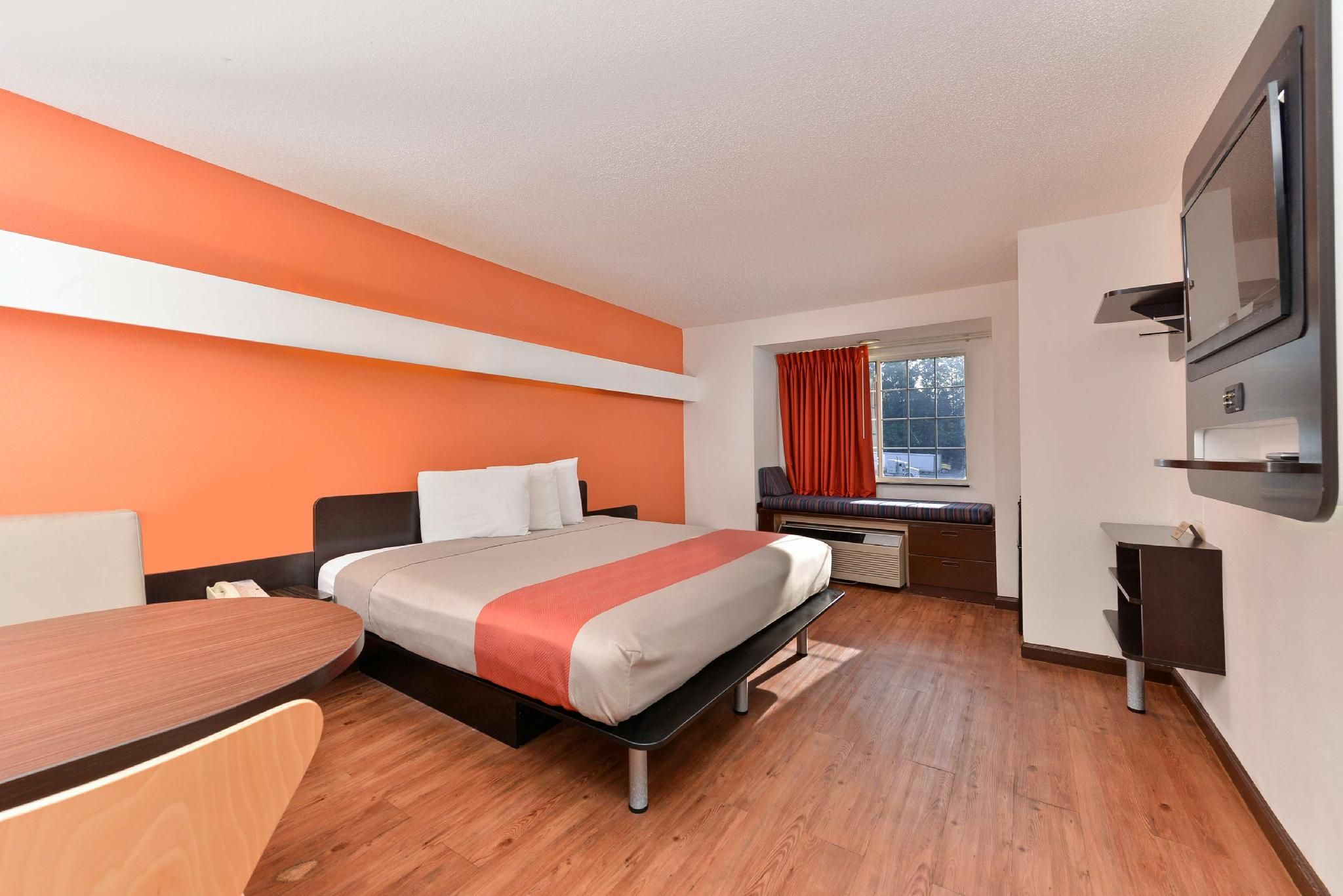 Motel 6 Richburg, SC 1 KING BED | ACCESSIBLE, NON-SMOKING