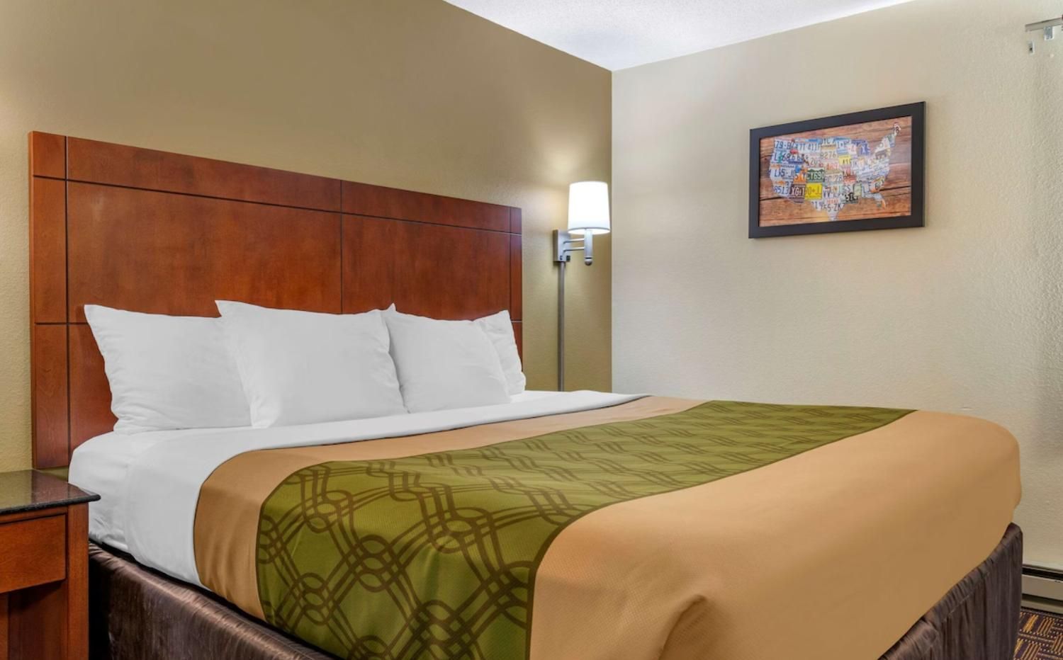 CORATEL INN & SUITES BY JASPER RIVERFALLS King Bed-Non Smoking