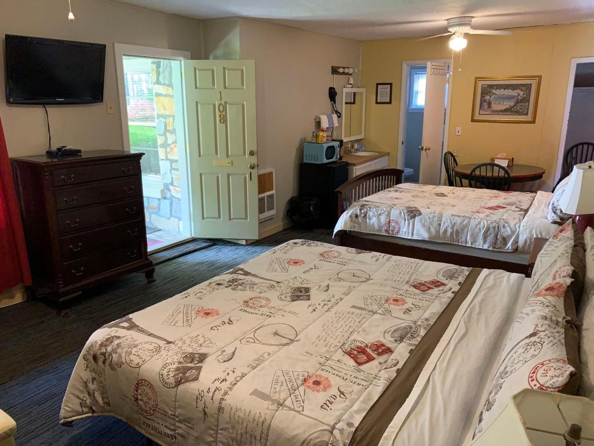 Deluxe Family Room