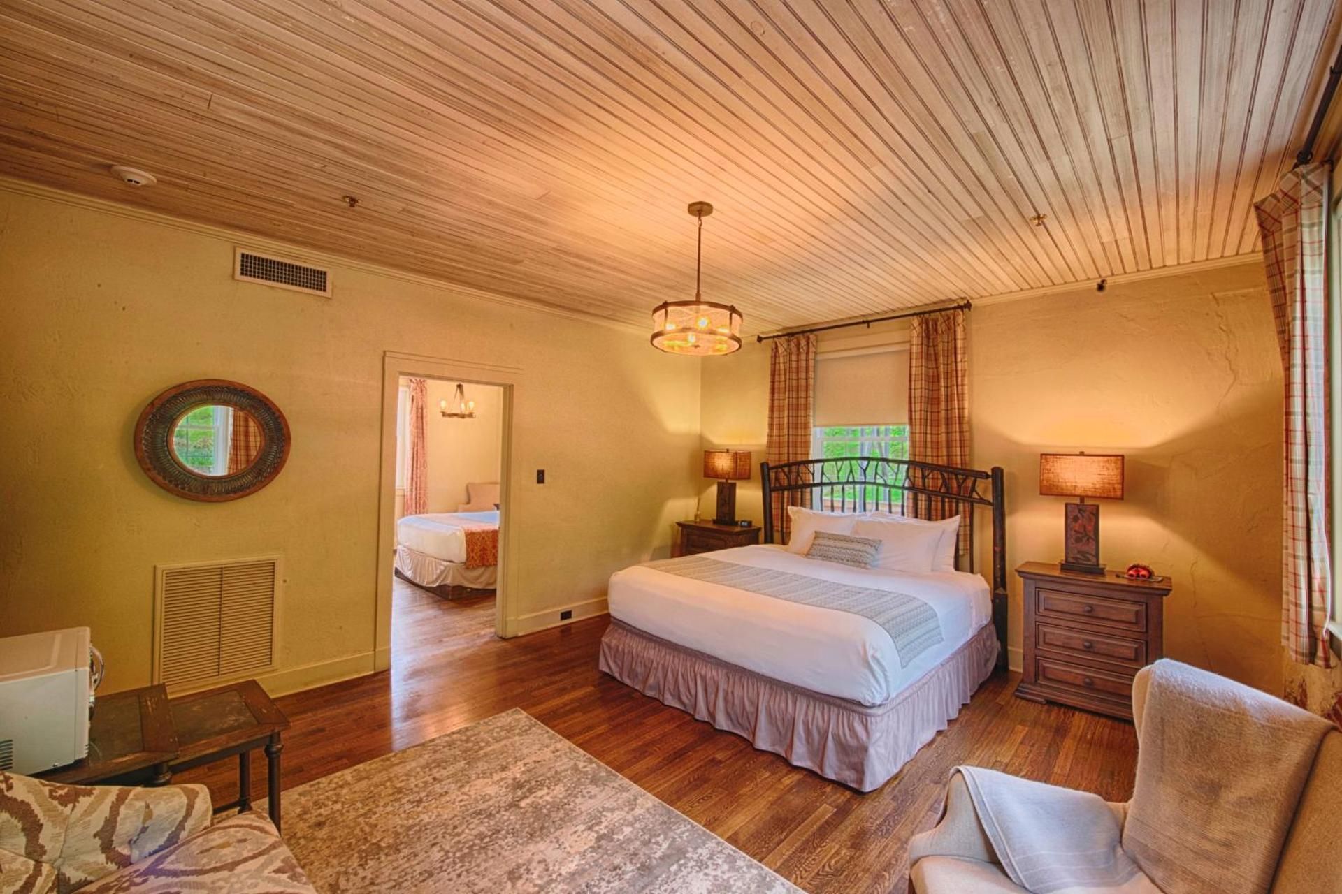 Evergreen Lodge Suite