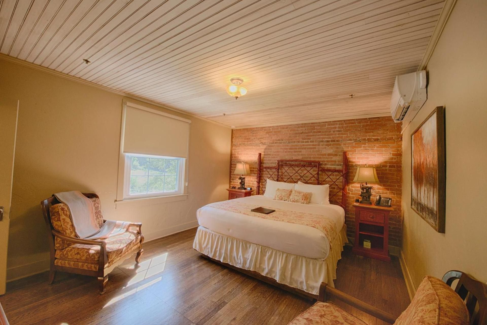 Azalea Lodge Room
