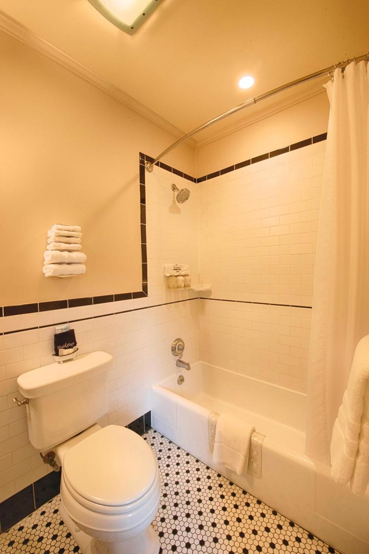 Sunflower Lodge Room