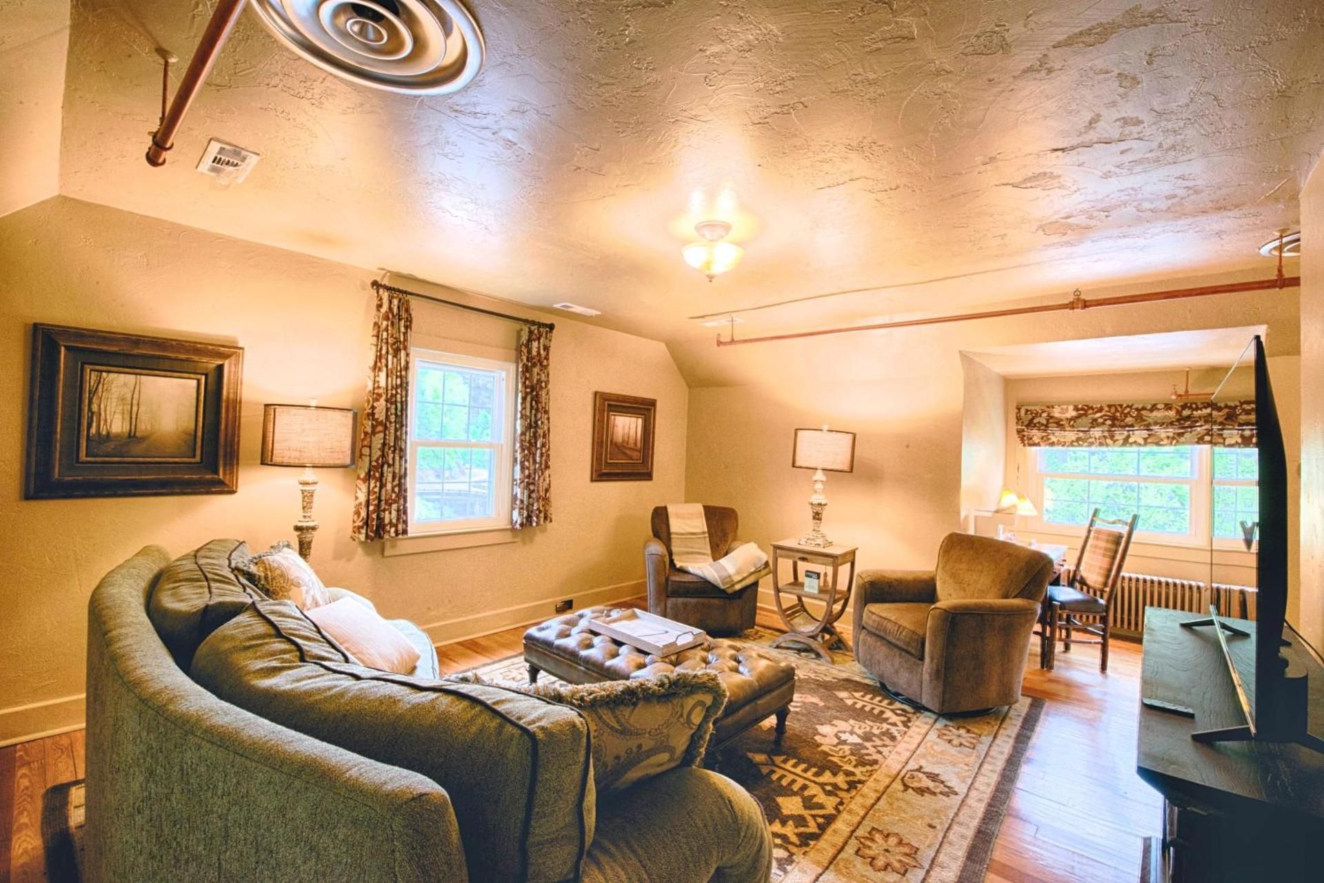Rhododendron Lodge Suite