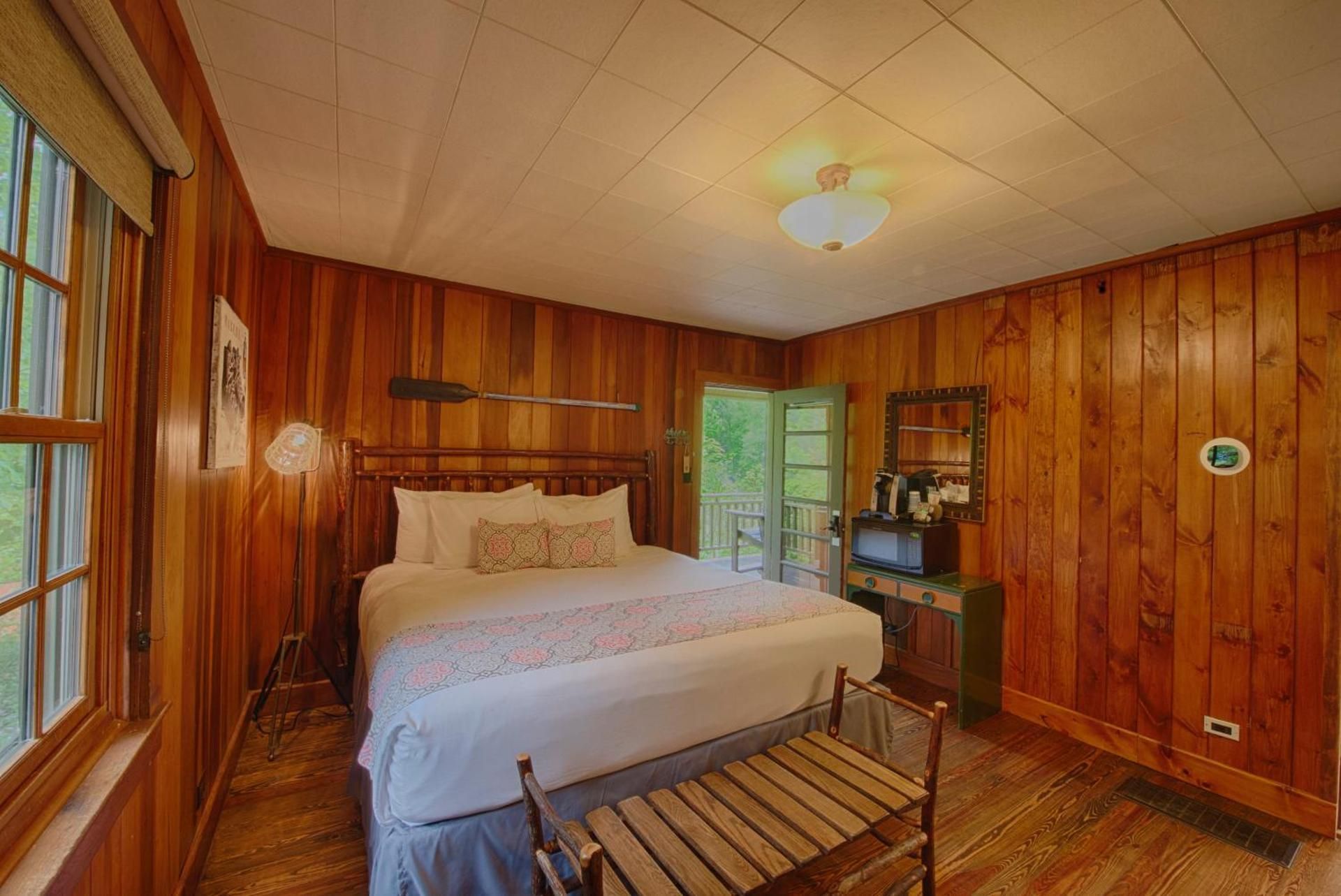 Overlook Cabin 1