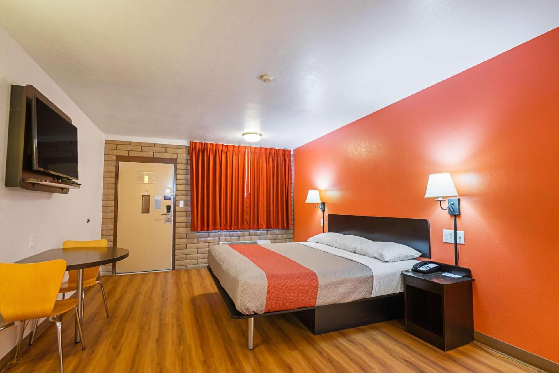 Deluxe King Room - Smoking