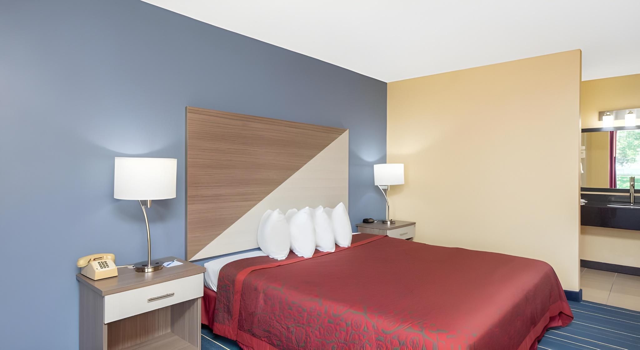 Queen Room - Disability Access/Non-Smoking