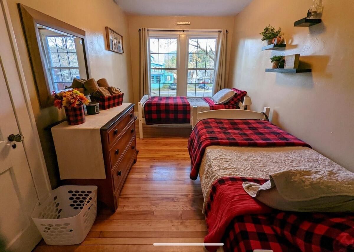 Apartment With Shared Bathroom
