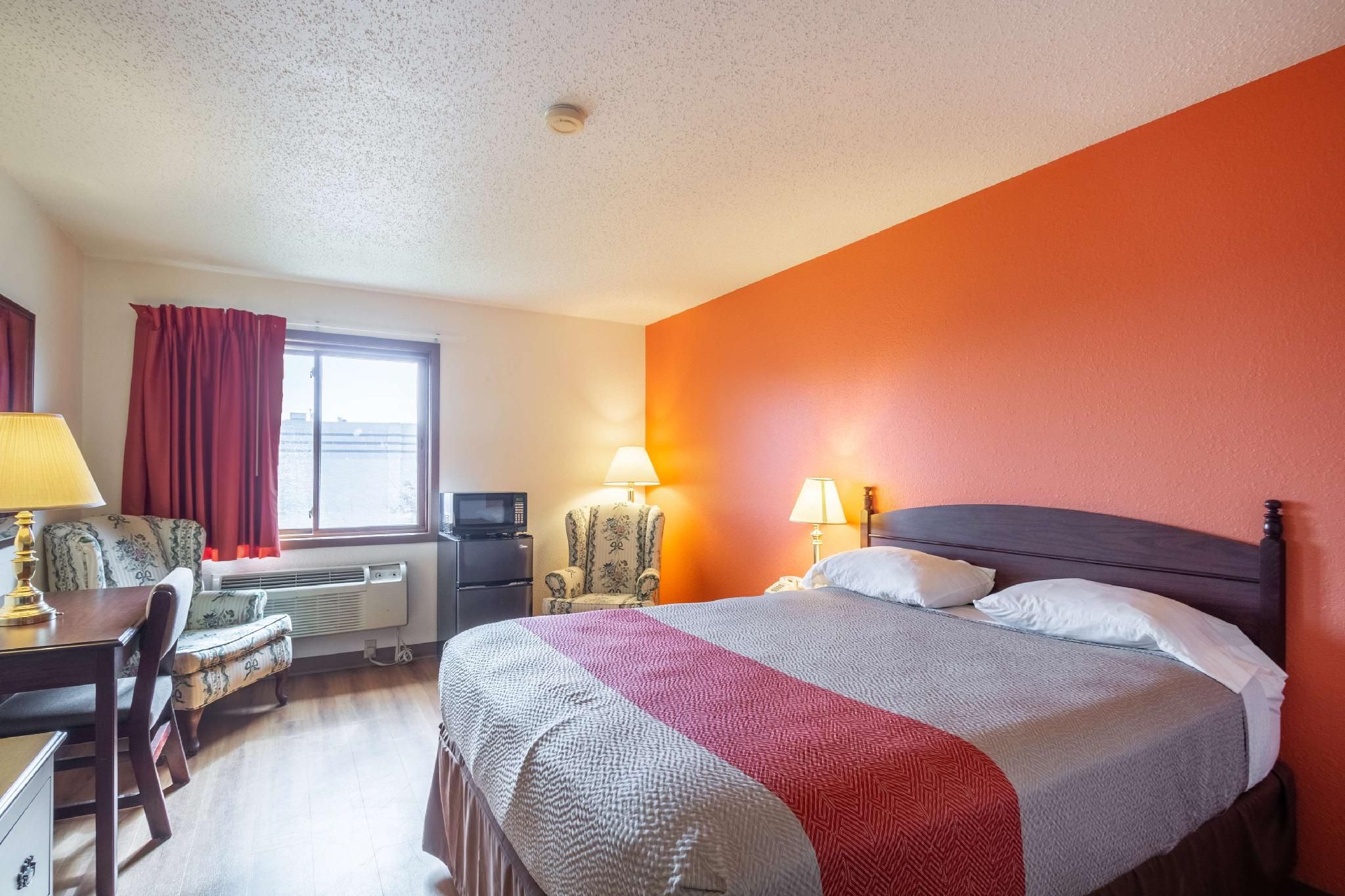 1 QUEEN BED | NON-SMOKING