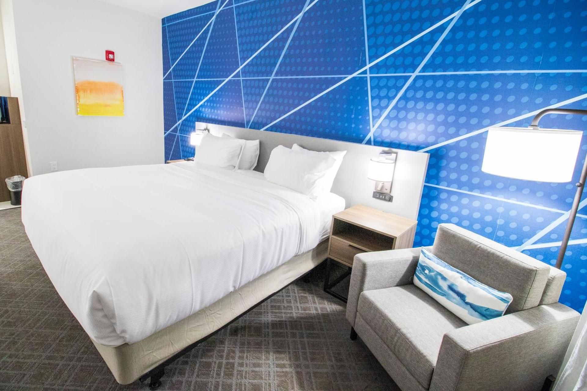 King Room with Roll-In Shower - Disability Access/Non Smoking