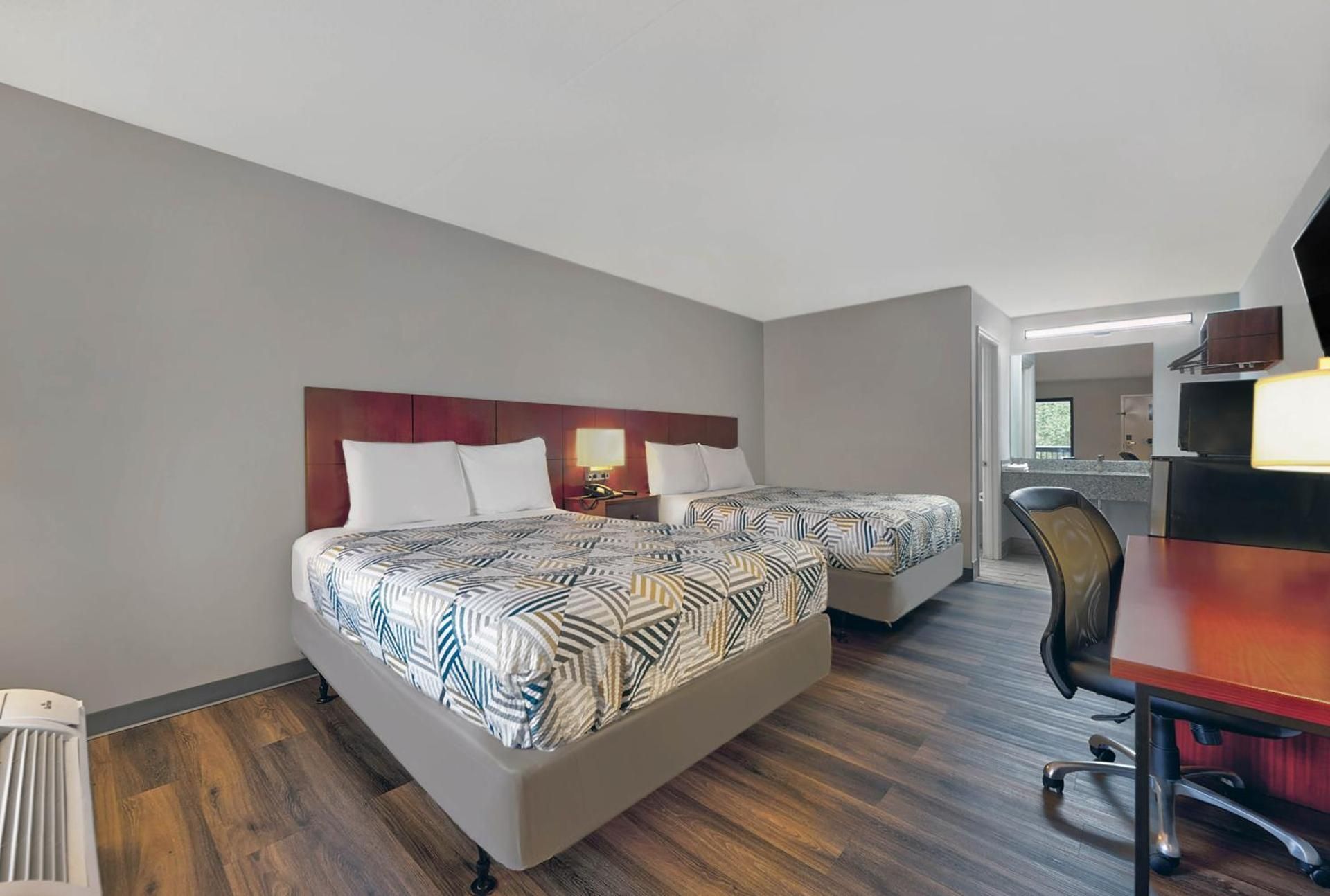 Motel 6 Scottsboro, AL – Hwy 72 Deluxe Queen Room with Two Queen Beds - Non-Smoking