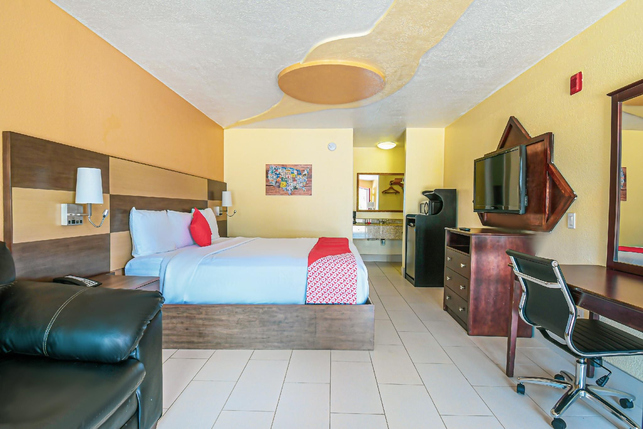 Hotel Shenandoah Woodlands Mall King Bed 2