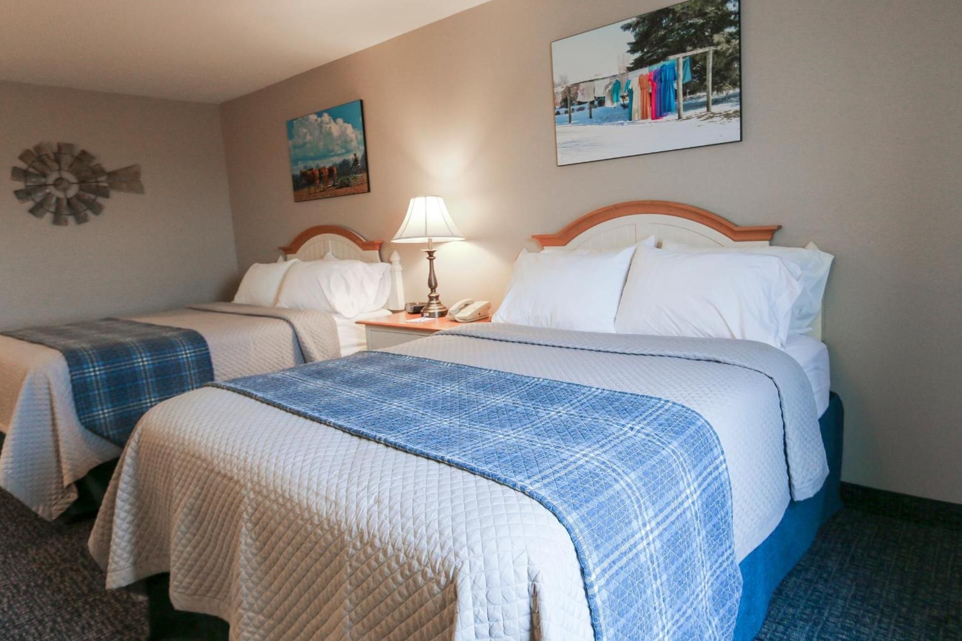 Blue Gate Garden Inn Queen Room with Two Queen Beds