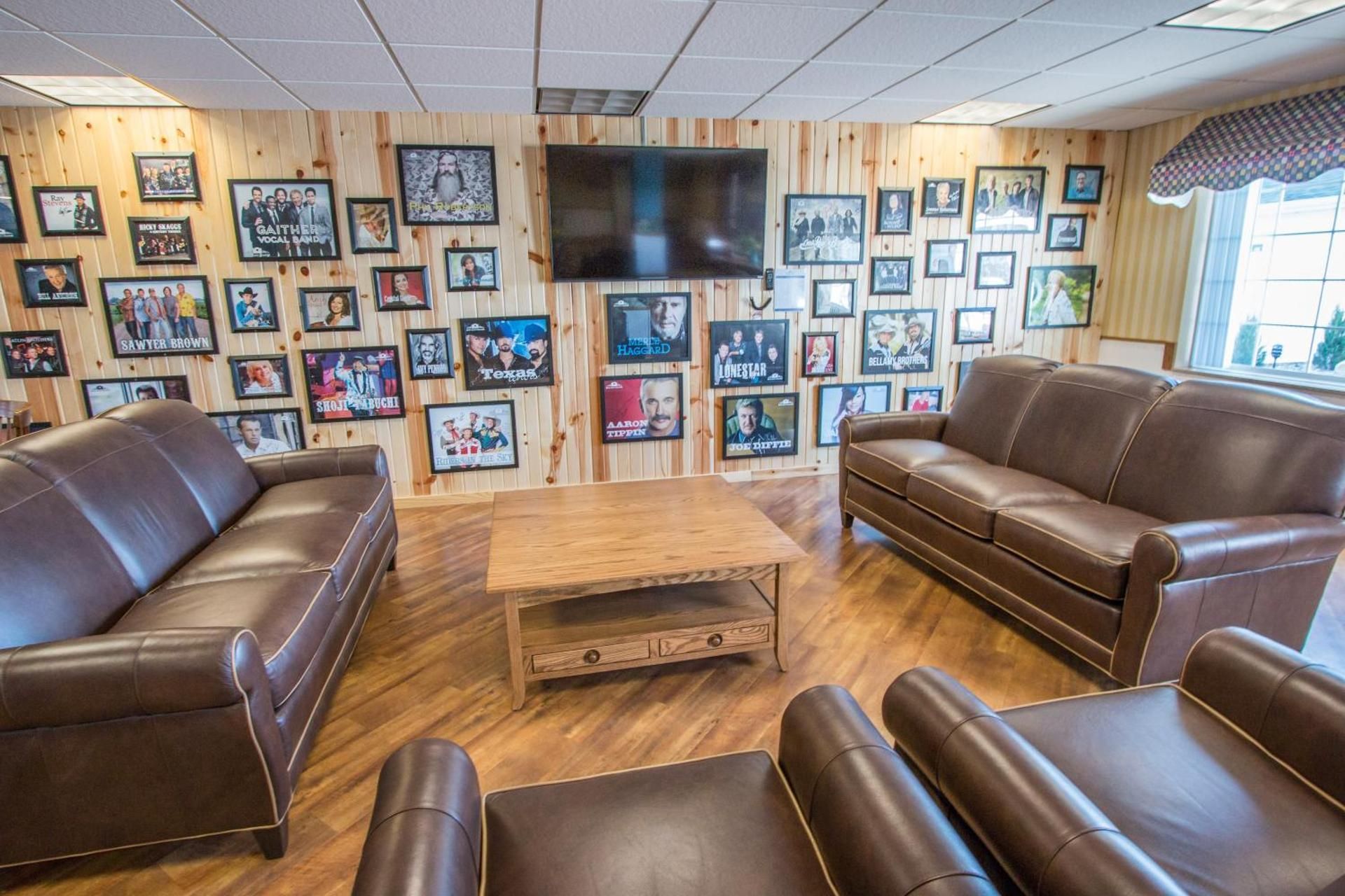 shared lounge/tv area