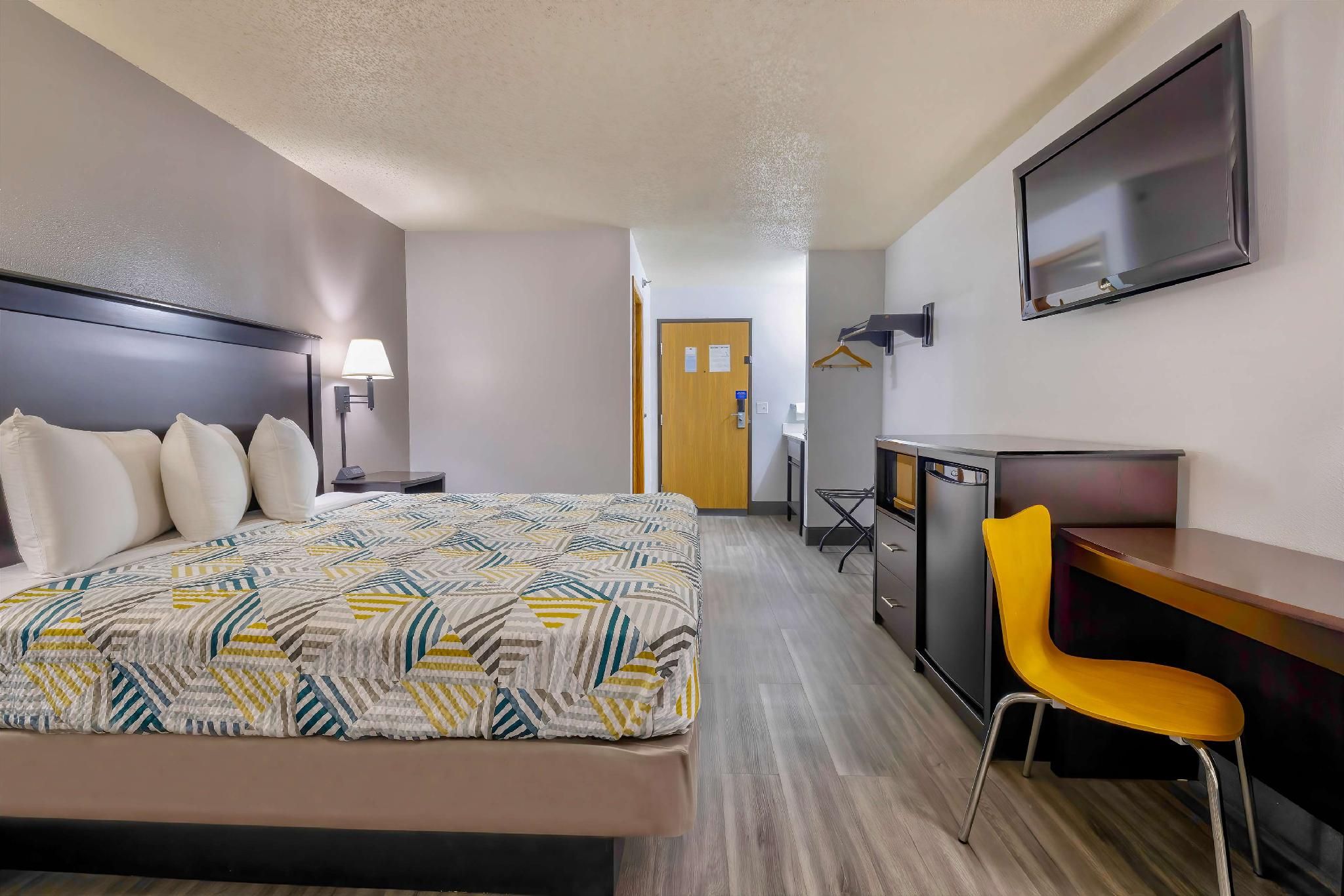 1 Full Bed | Non-Smoking, Micfridge