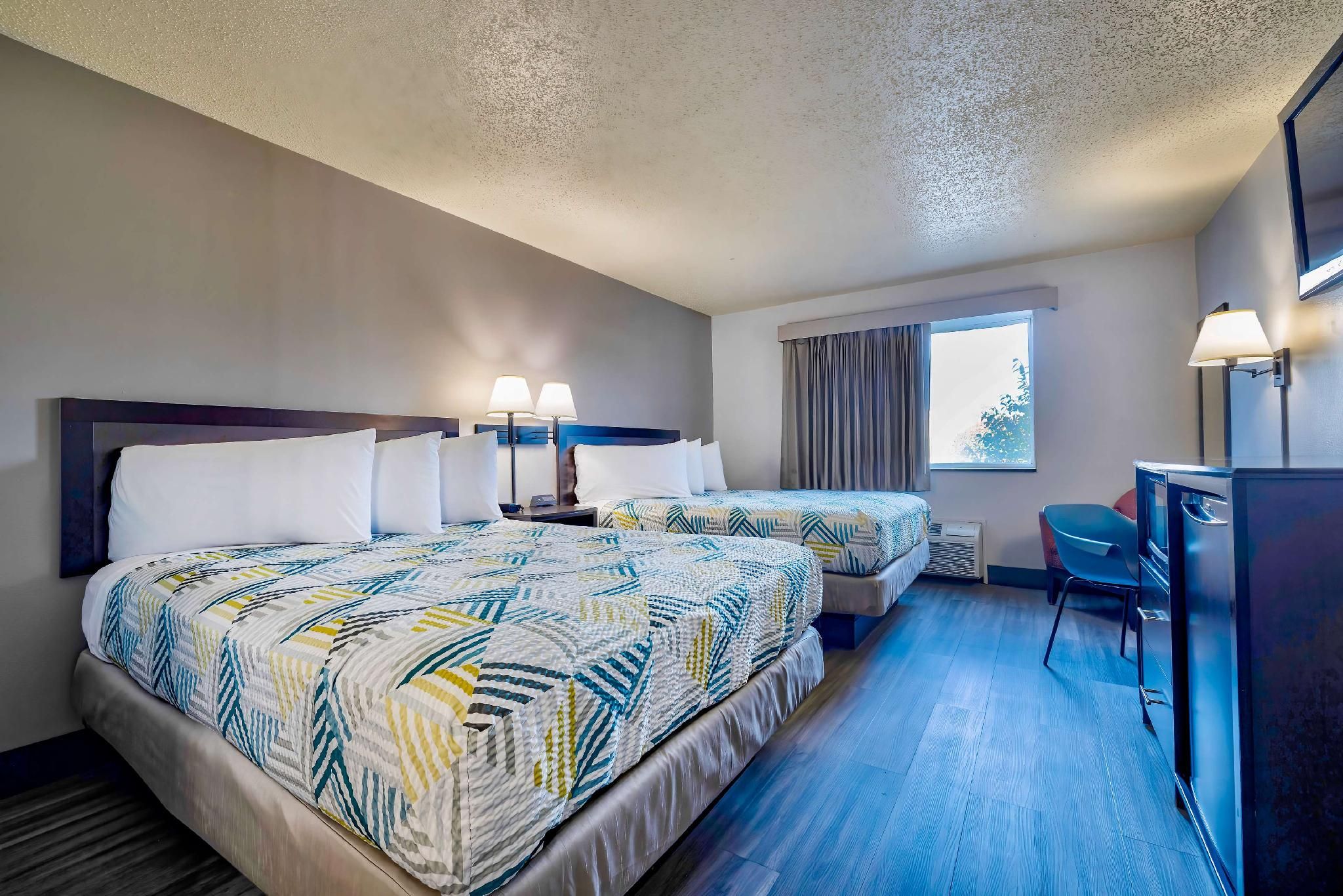 2 Queen Beds | Non-Smoking, Micfridge