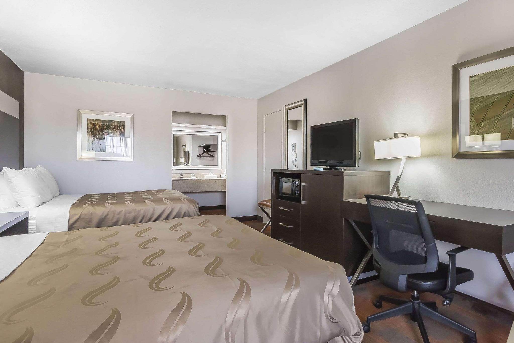 2 Queen Beds Smoking