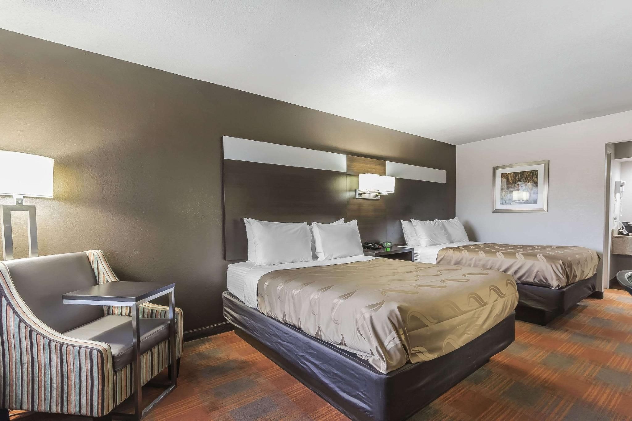 2 Queen Beds Smoking