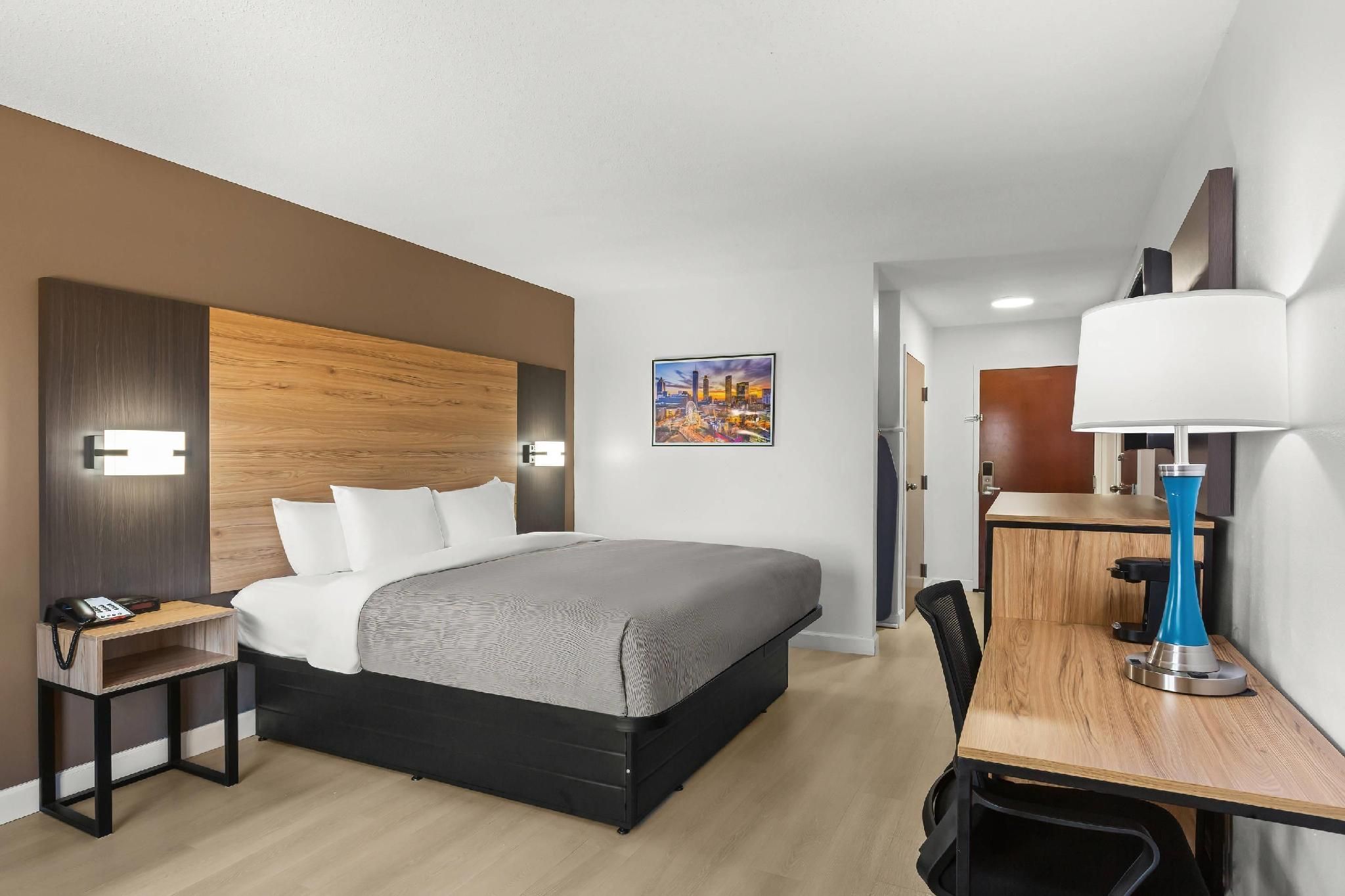 1 King Bed, Nonsmoking, Accessible