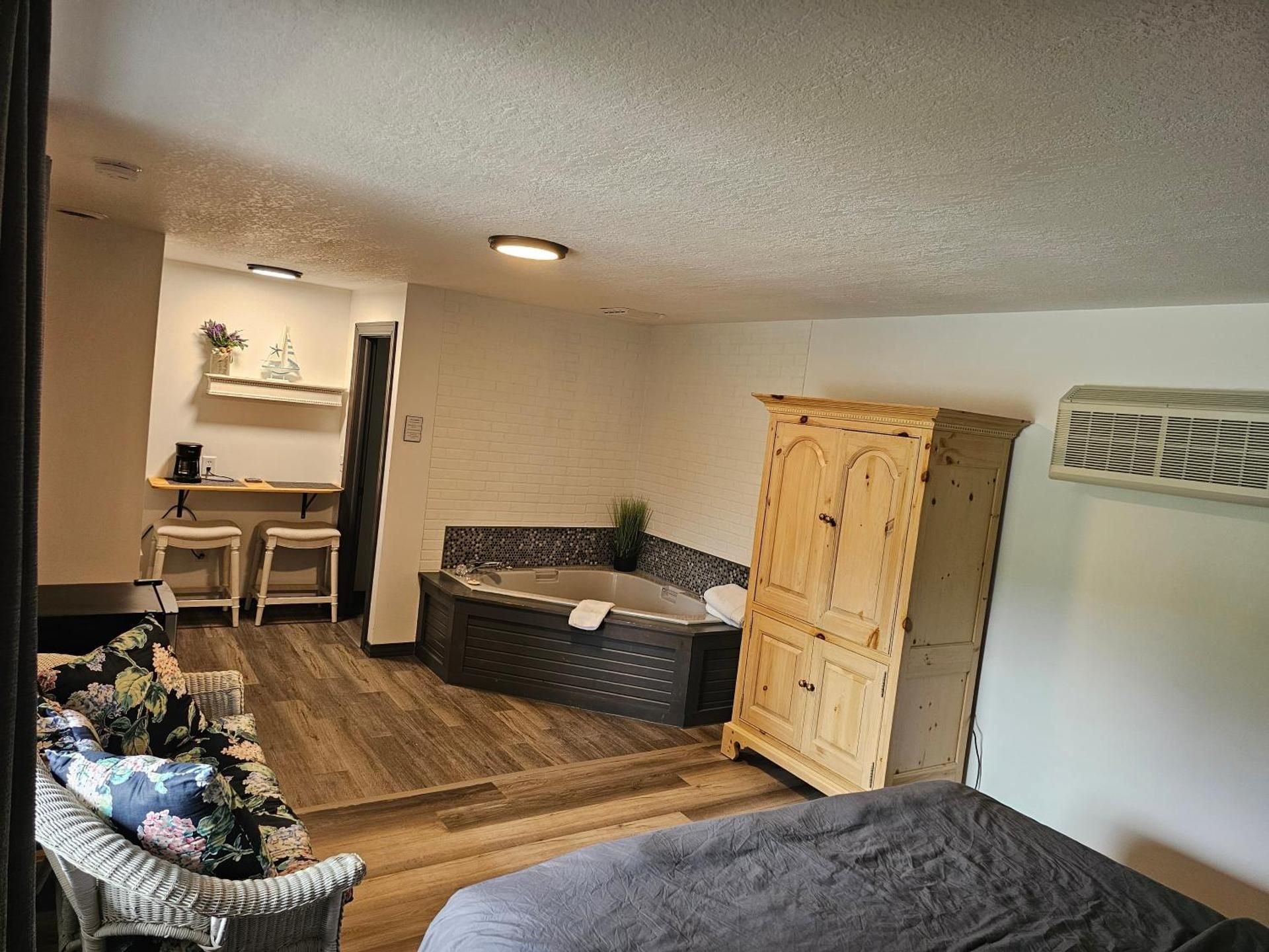 Deluxe King Suite