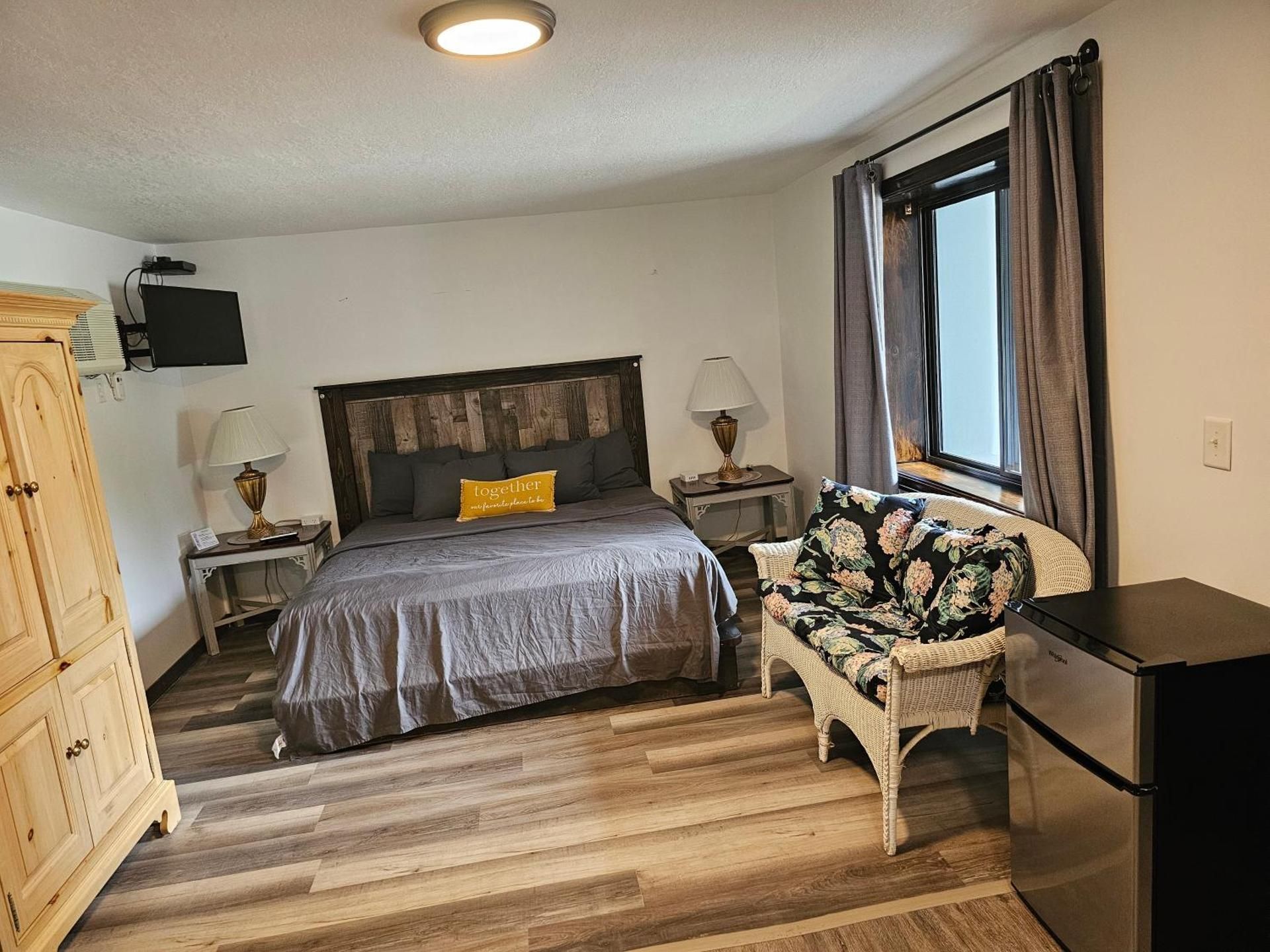 Deluxe King Suite