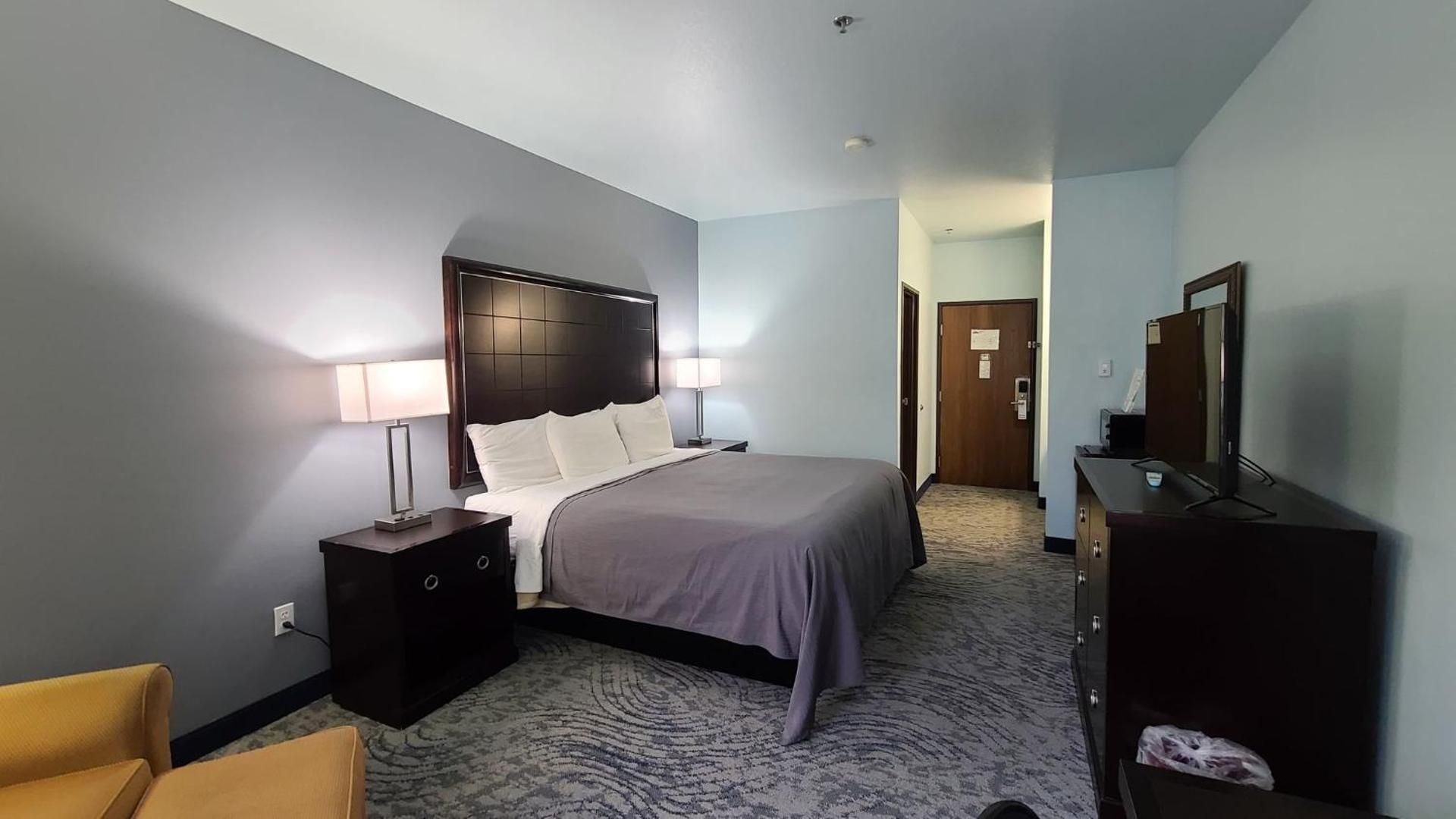 Single Room With Single King Bed No Pets Allowed