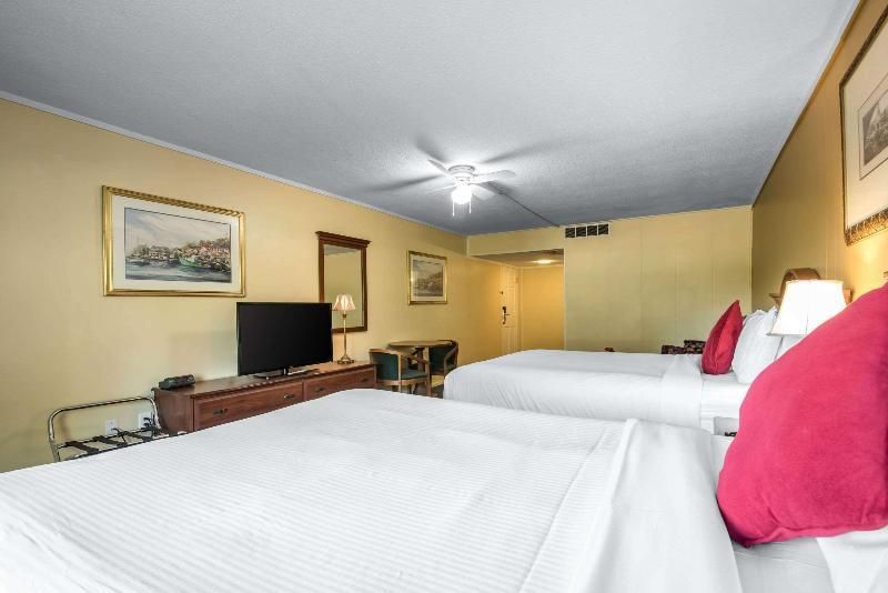 Queen Suite with Two Queen Beds - Non-Smoking