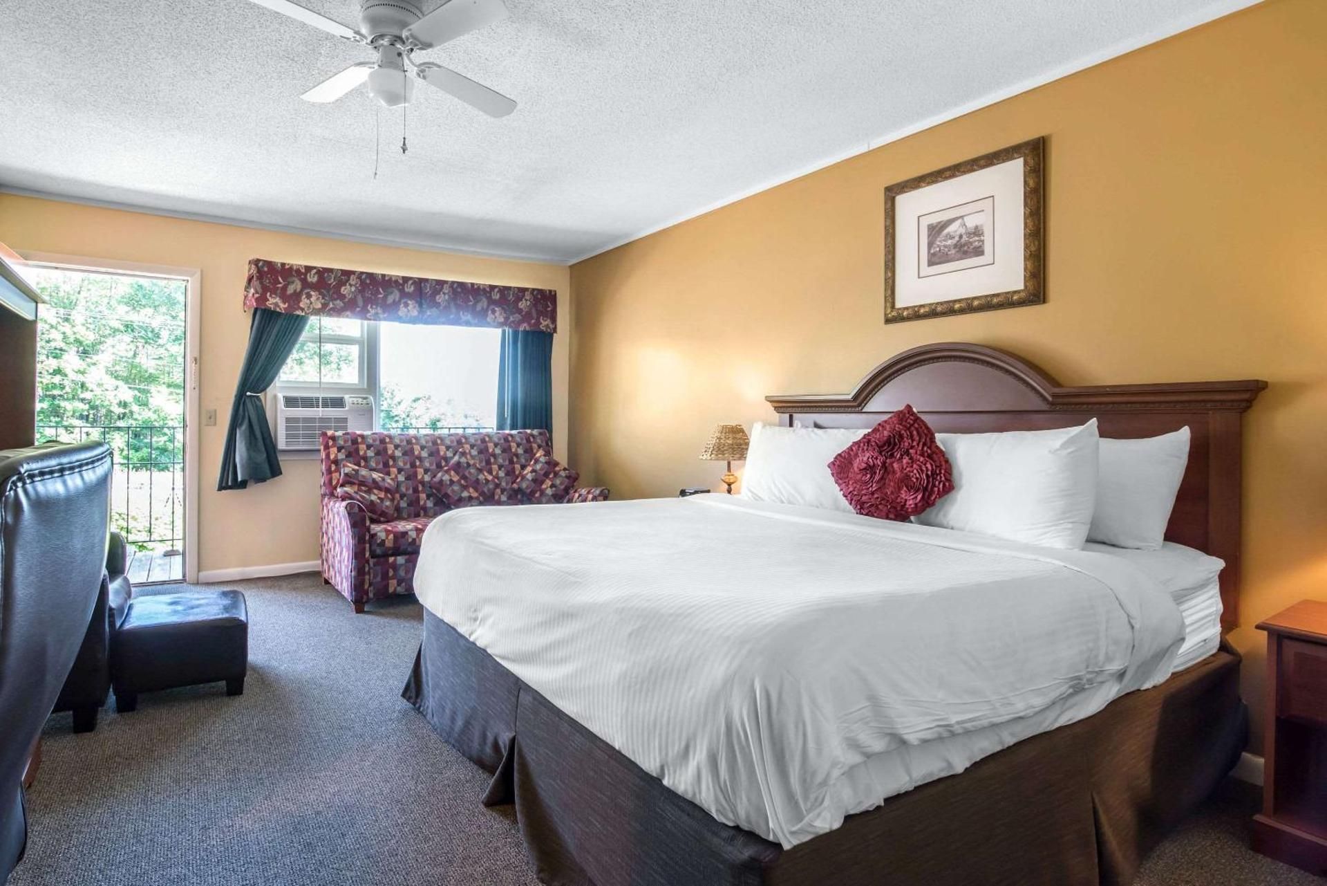 King Suite with Sofa Bed - Non-Smoking