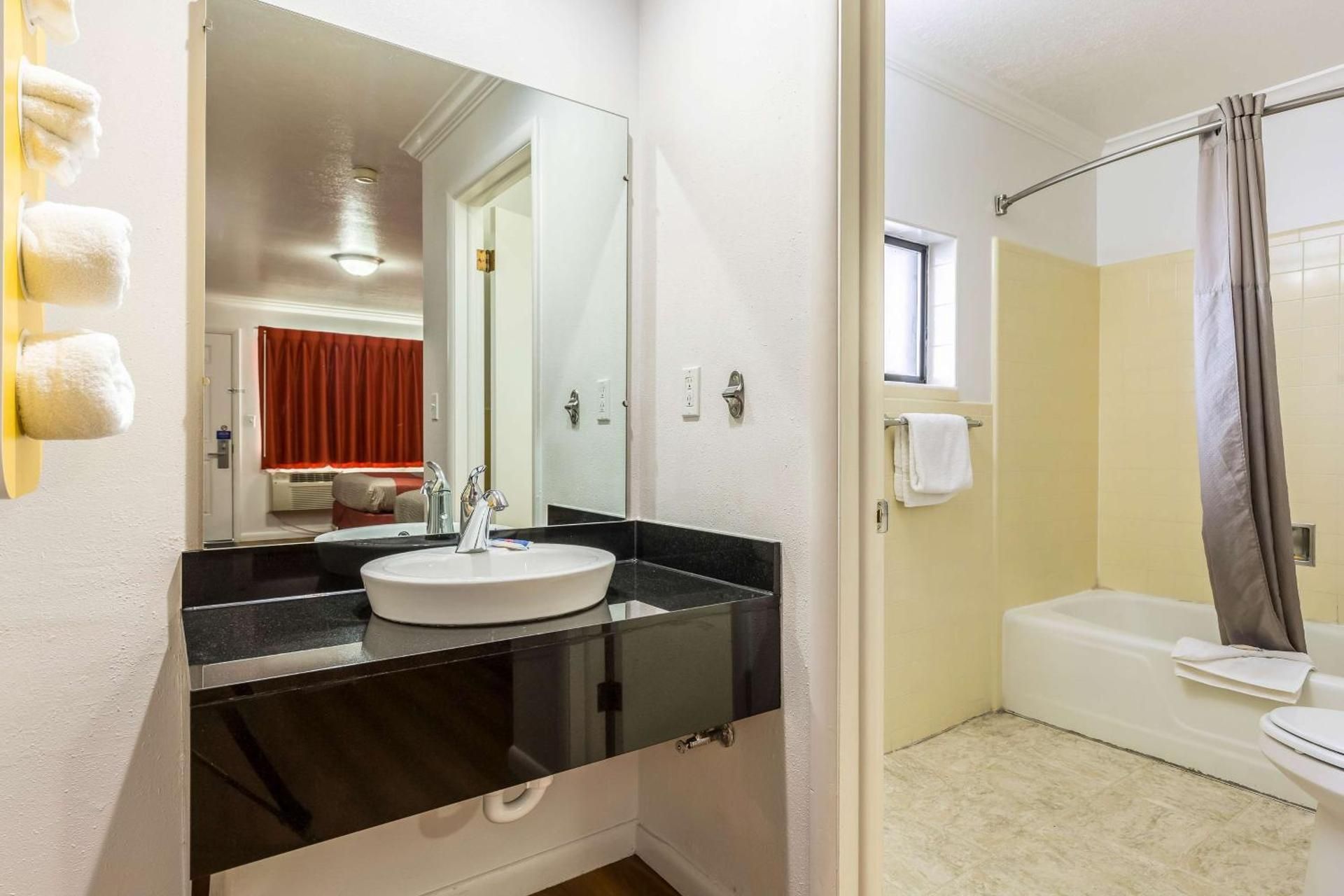 Motel 6 Tremonton, UT Queen Room - Non-Smoking 3