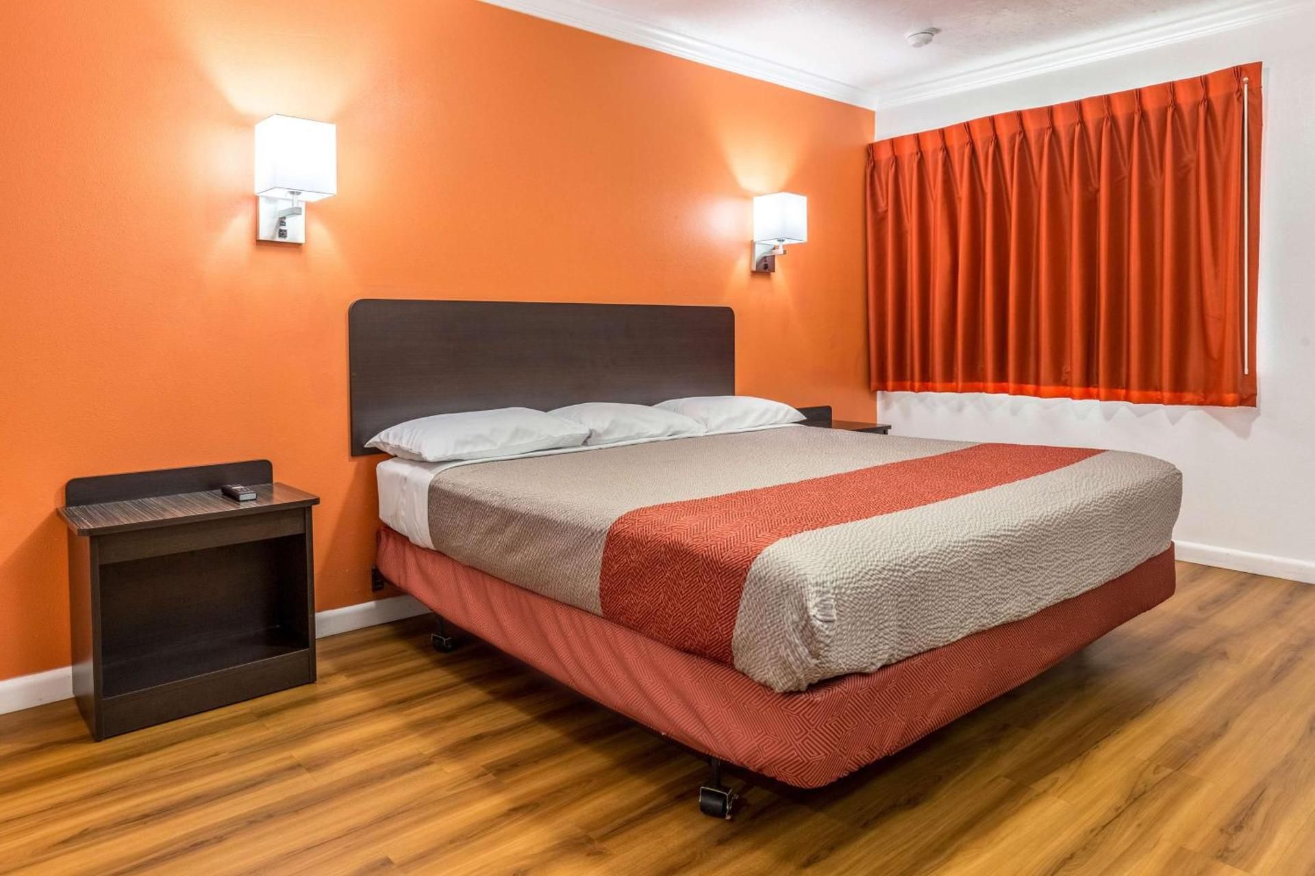 King Room - Non-Smoking