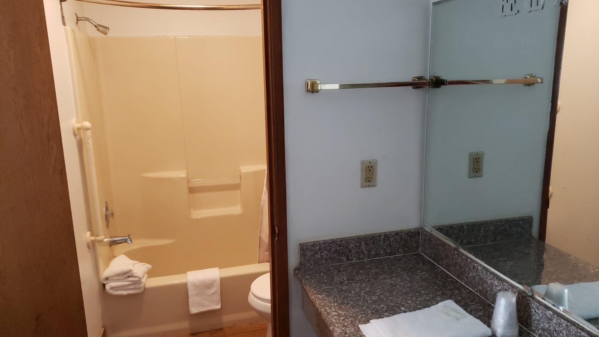 Hotel O Rama Inn & RV Park 2 Queen Beds Non-Smoking 3