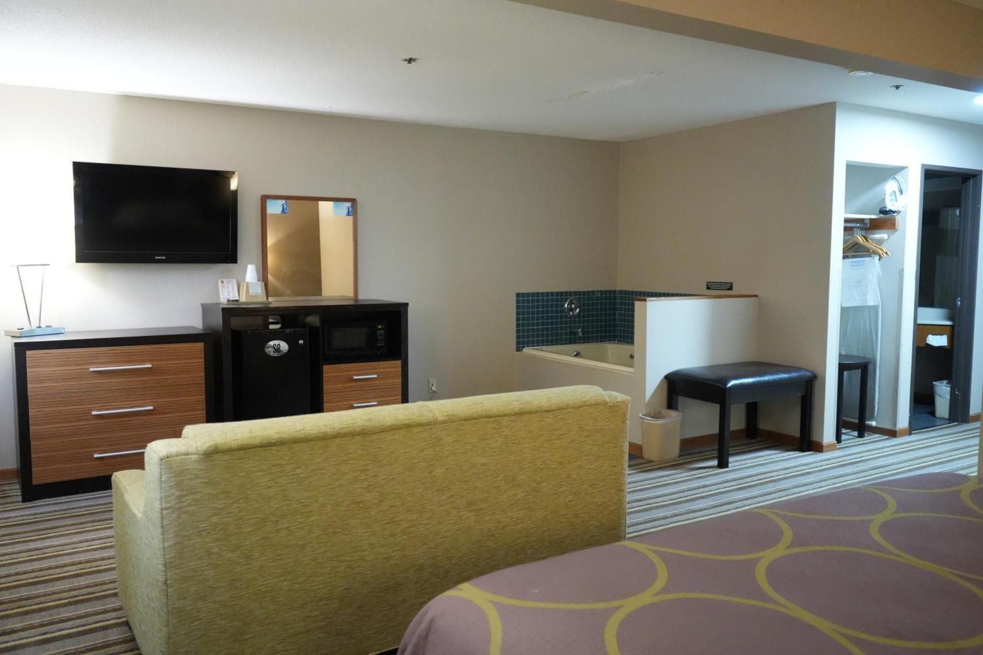 Suite with Hot Tub