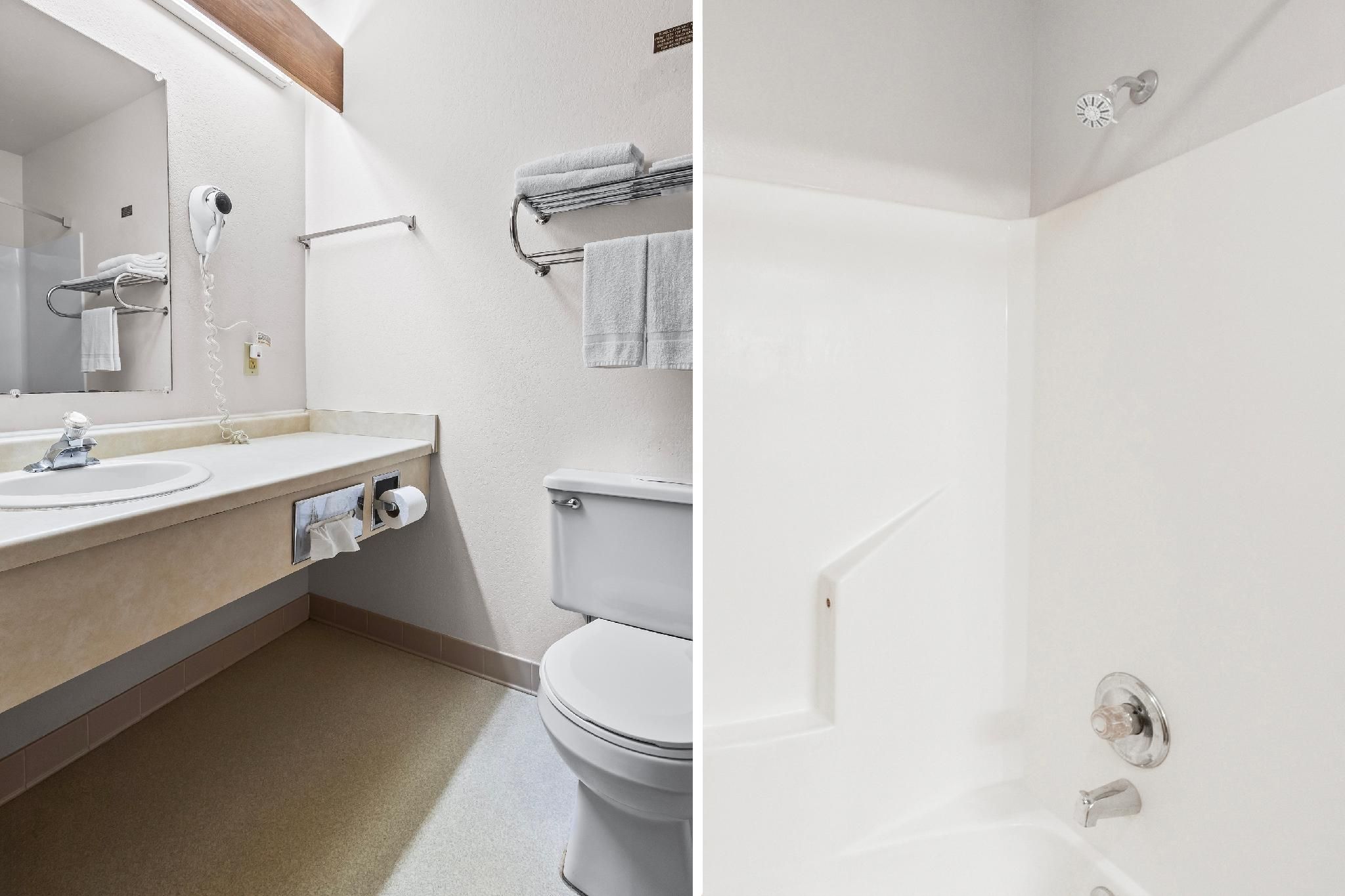 Wautoma Inn by OYO Near Airport WI 73 King Bed Non-Smoking 3