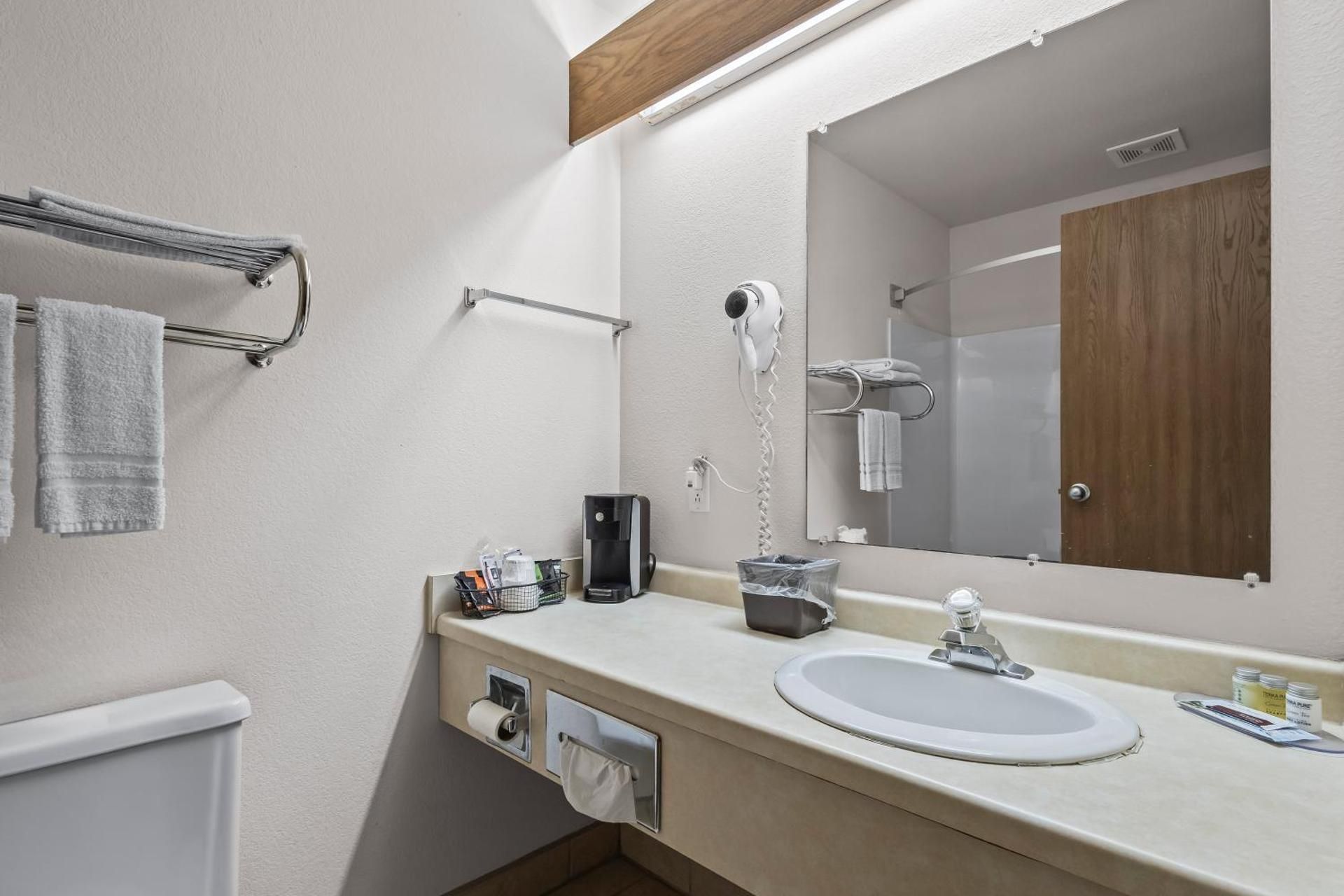 Wautoma Inn by OYO Near Airport WI 73 2 Queen Bed Non-Smoking 3