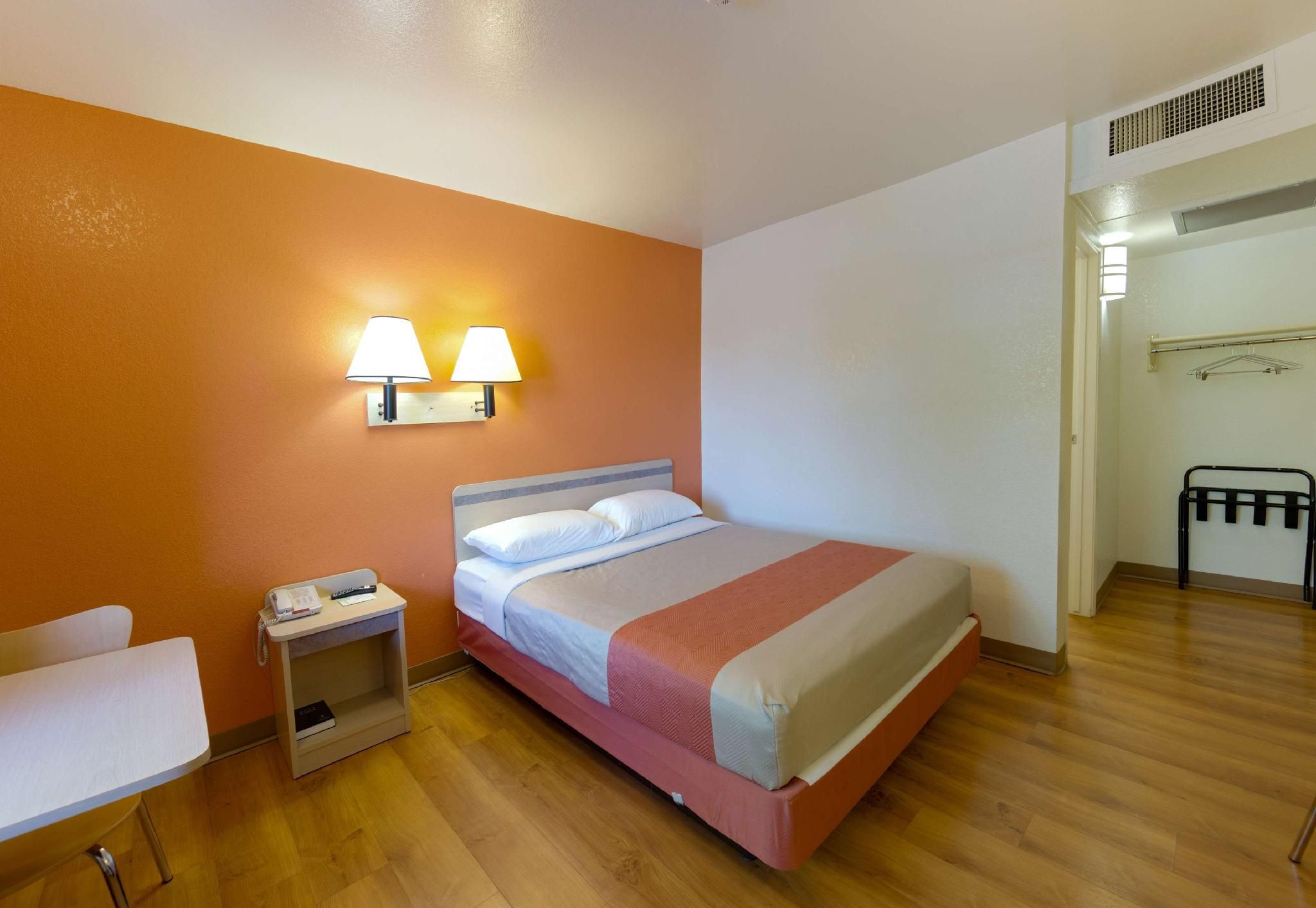 QB | Mobility Accessible Tub Nsmk