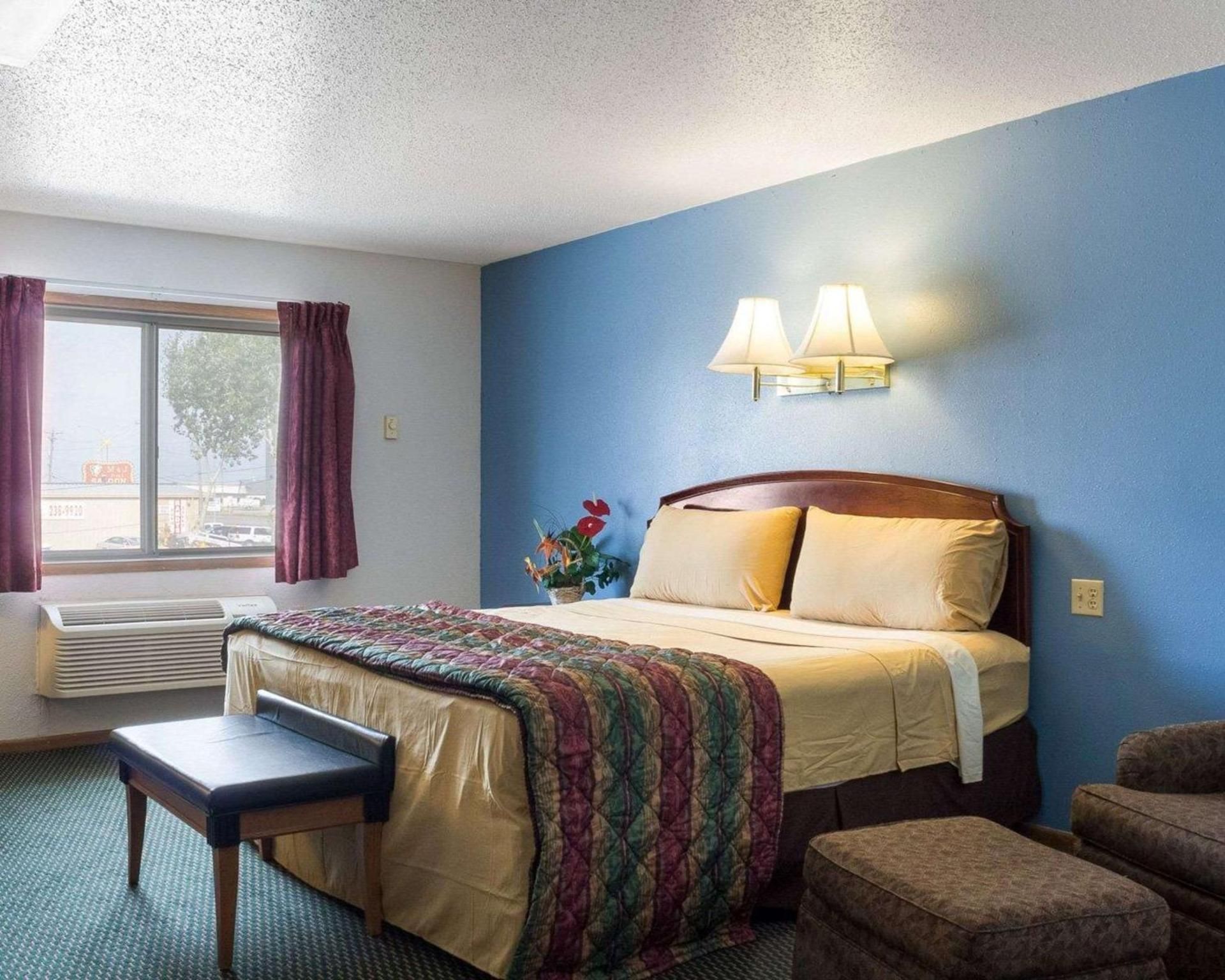 Queen Room - Accessible/Nonsmoking