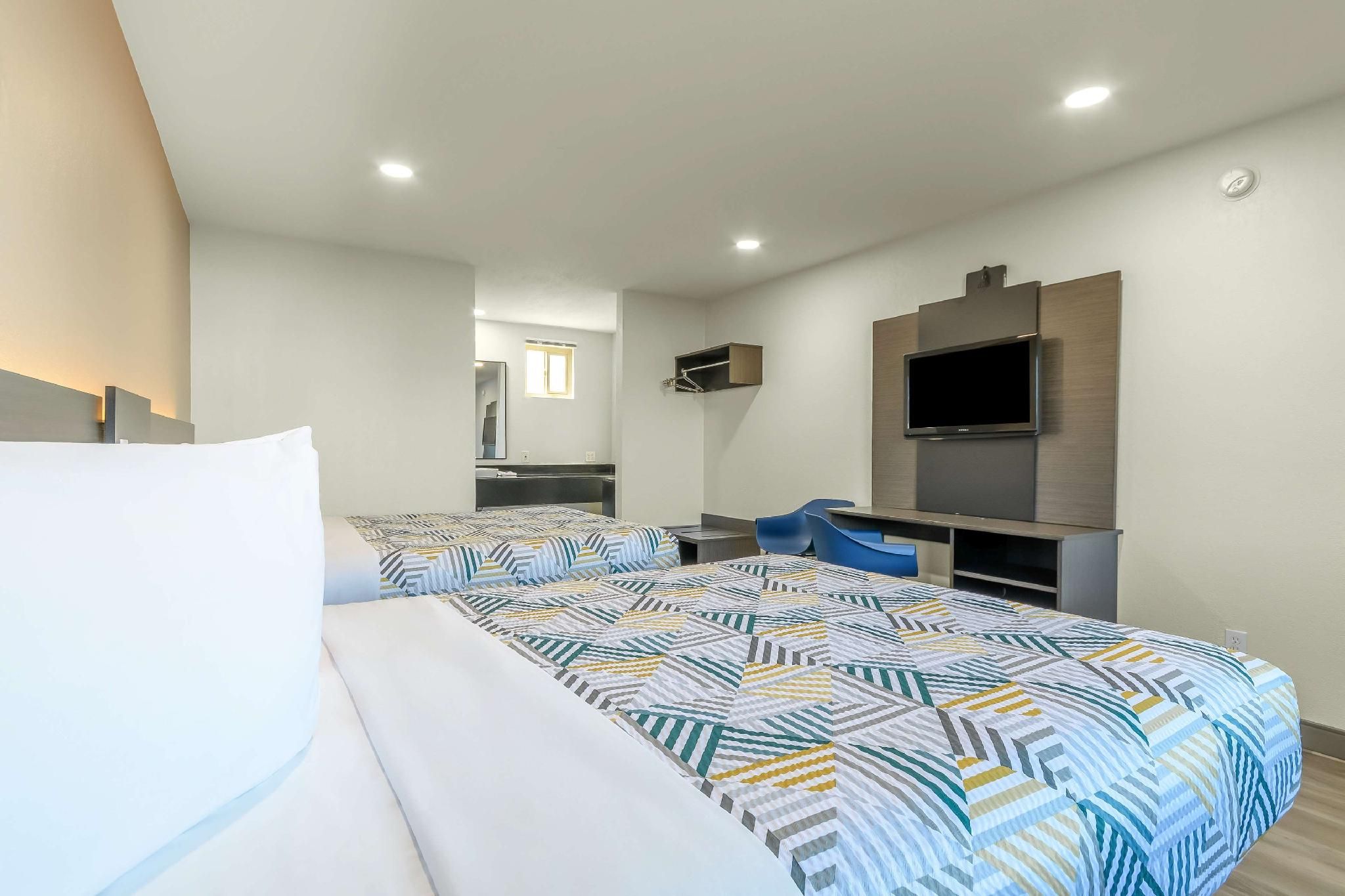 Motel 6 Willows, CA 2 QBS | SMOKING 3