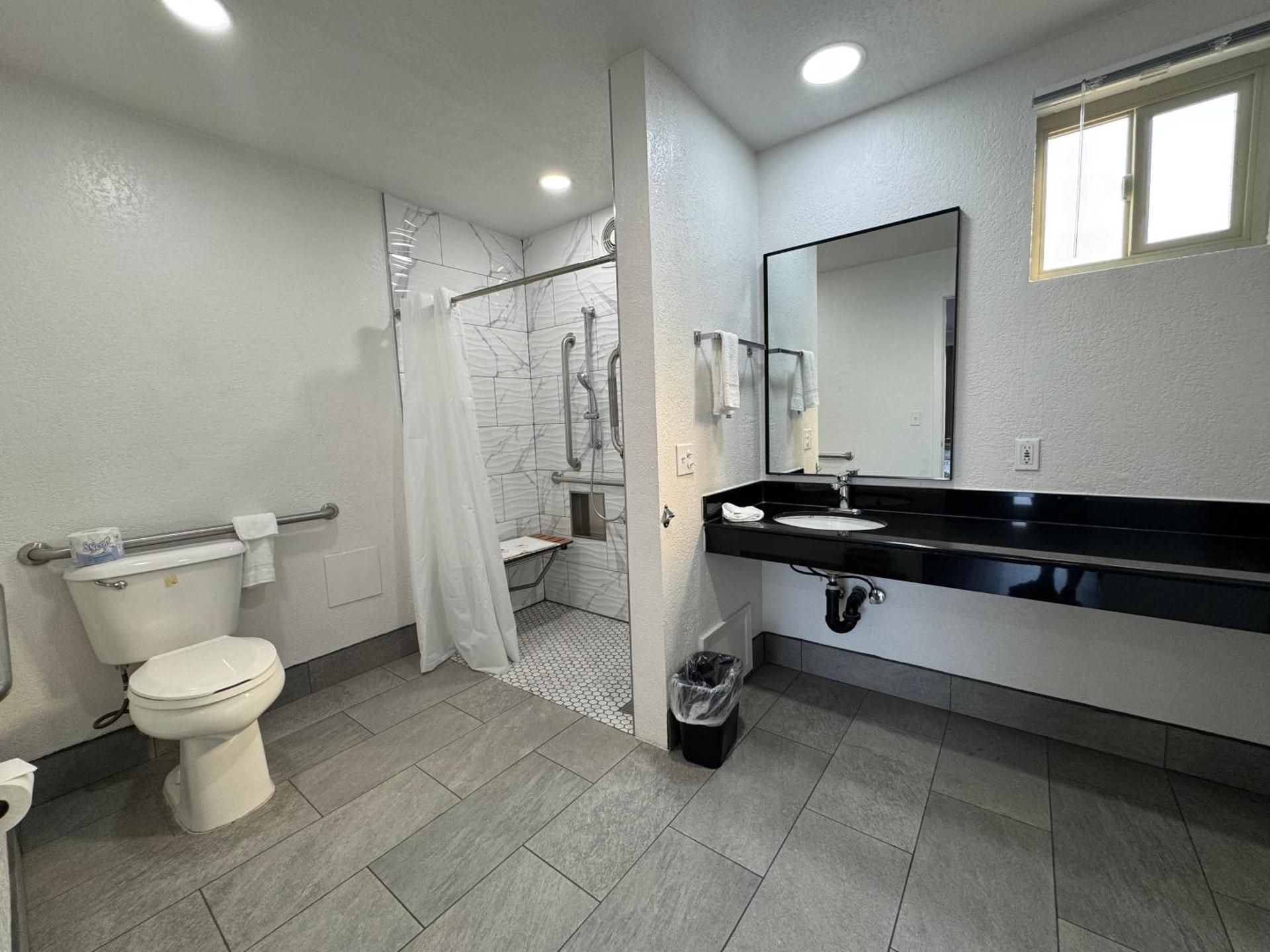 Two Full Size Bed Room Disability Access Non-Smoking