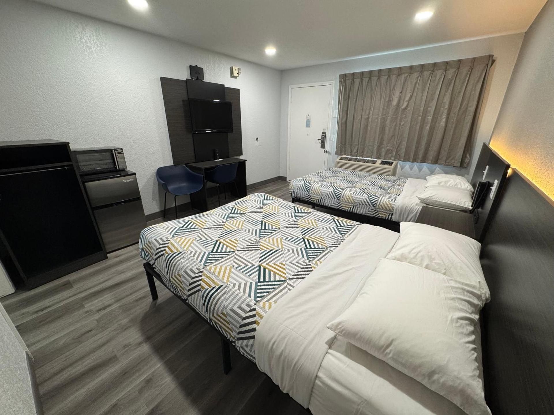 Two Full Size Bed Room Disability Access Non-Smoking