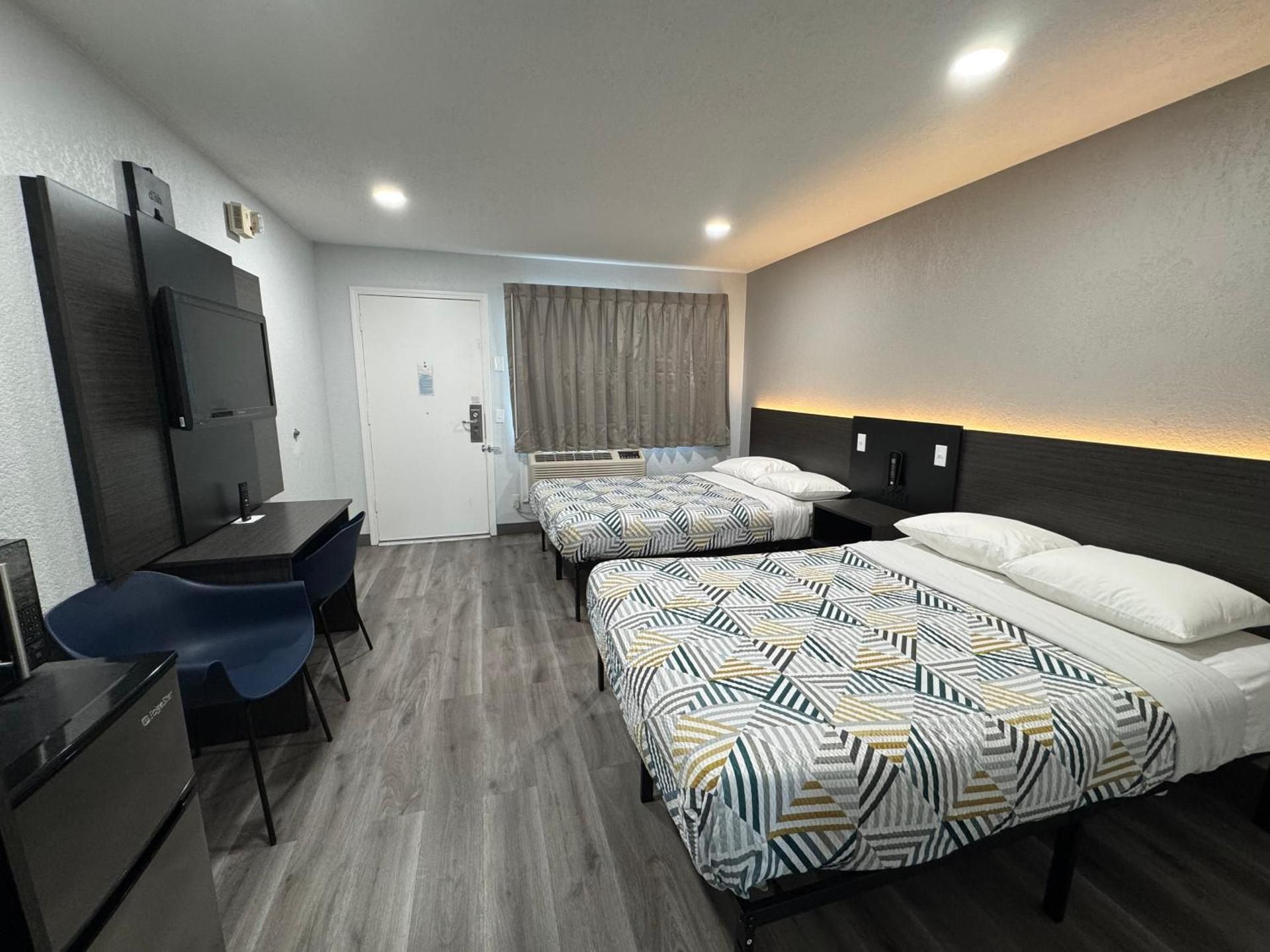 Two Full Size Bed Room Disability Access Non-Smoking