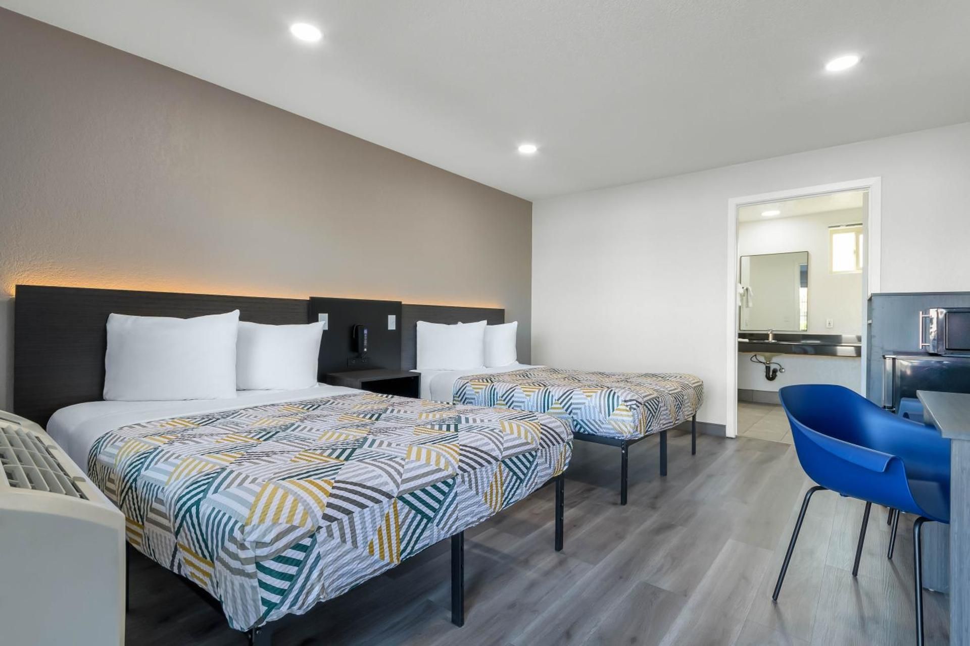 Motel 6 Willows, CA Standard Room- 2 Full Beds - Accessible - Roll In shower- Non-Smoking 2