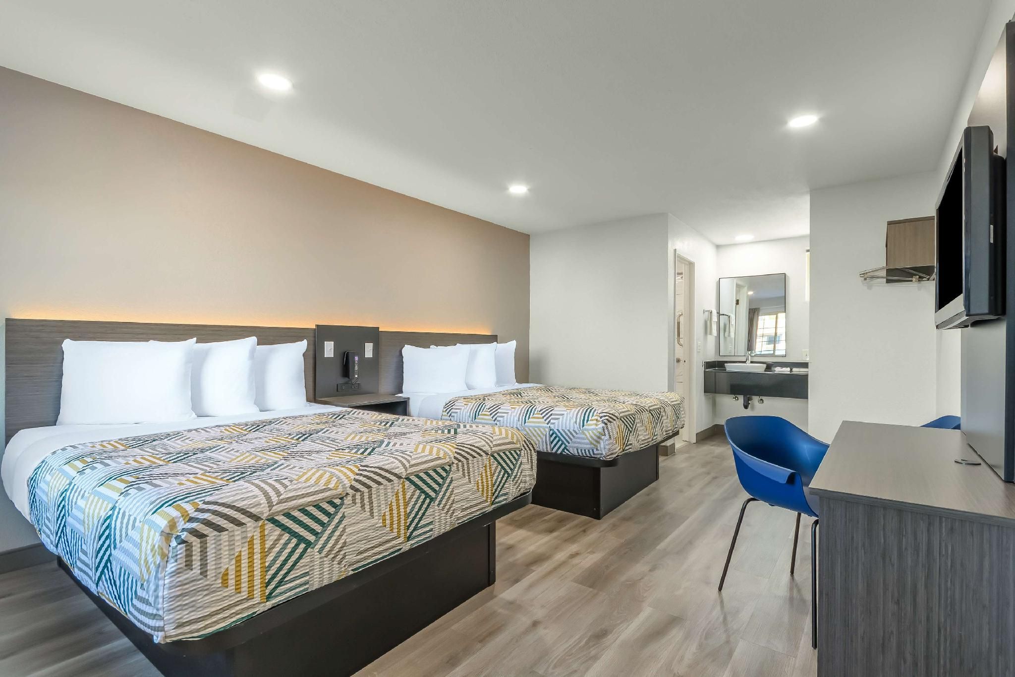 Motel 6 Willows, CA 2 QBS | SMOKING