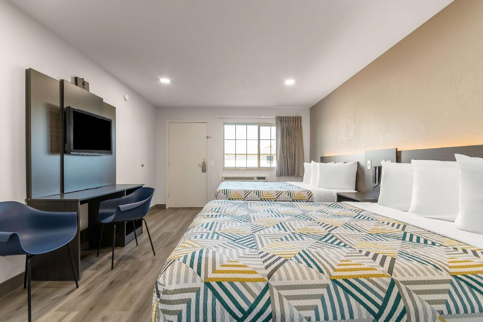 Motel 6 Willows, CA 2 QBS | SMOKING 2