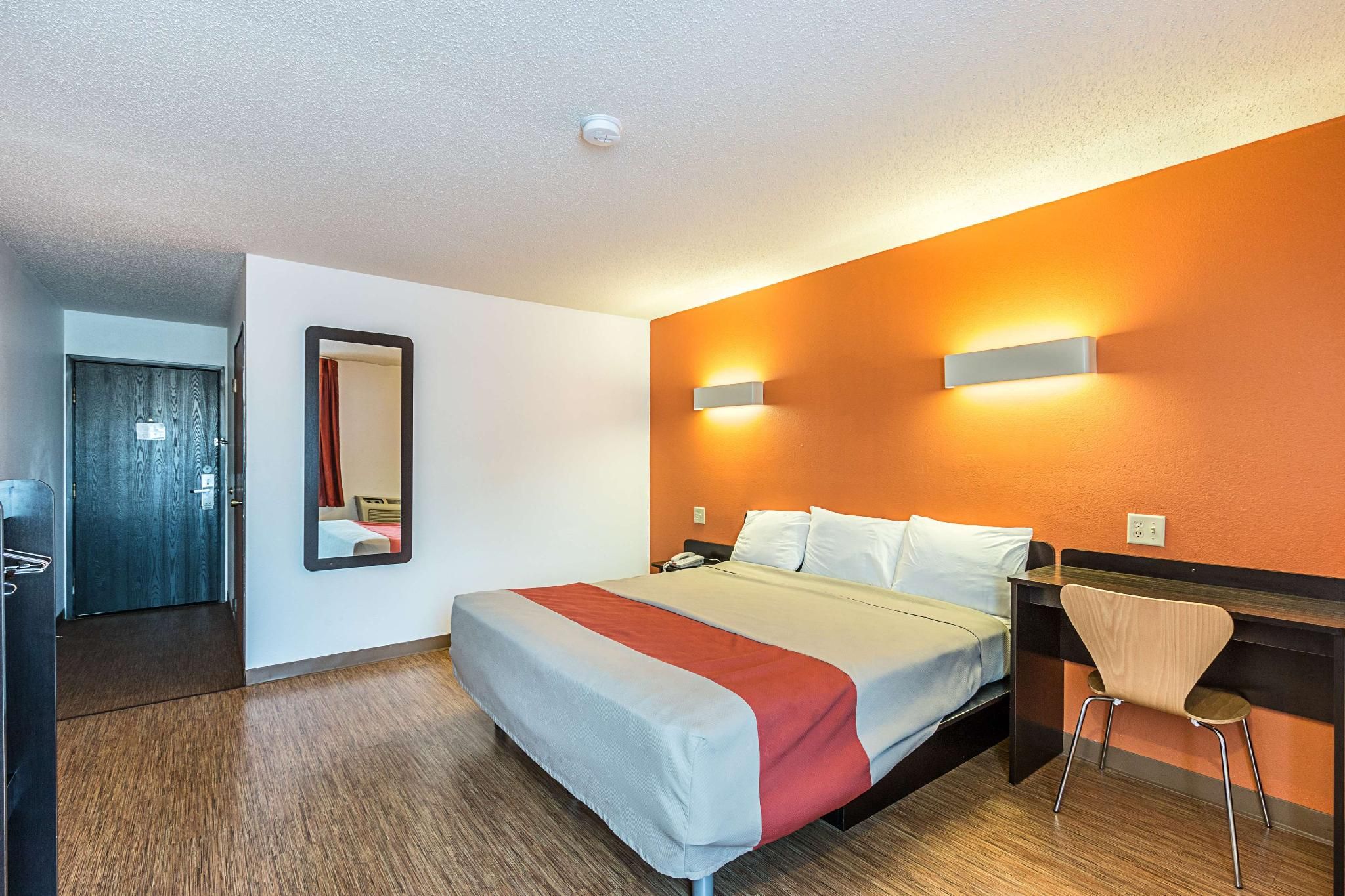 1 King Bed | Non-Smoking, Hot Tub