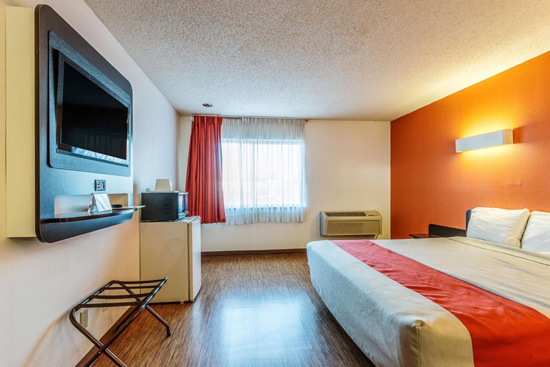 1 King Bed | Mobility Accessible Tub, Nsmk