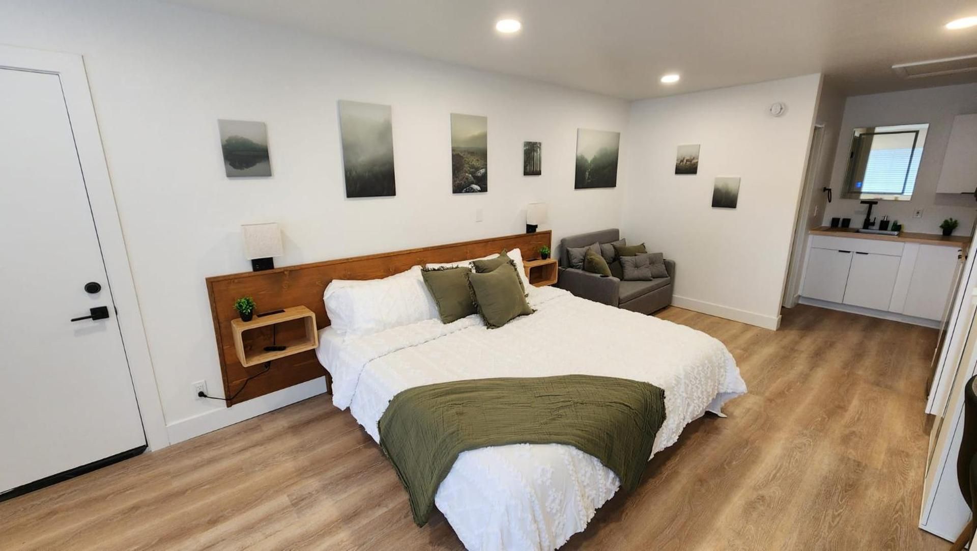 Deluxe King Suite