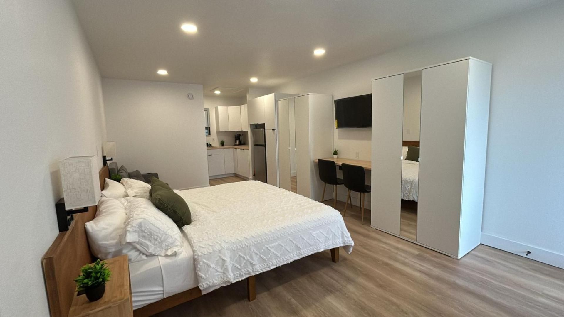 Deluxe King Suite