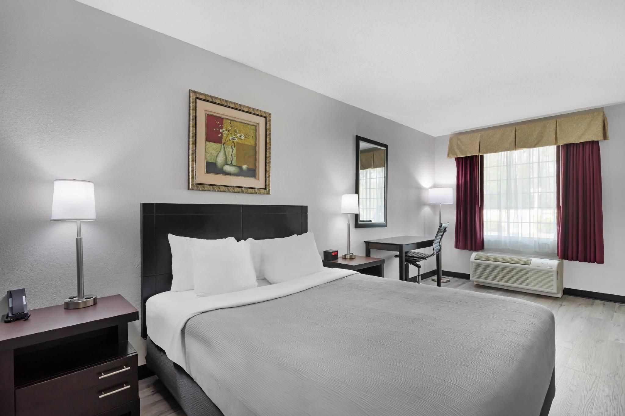 1 Queen Bed, Nonsmoking, Accessible