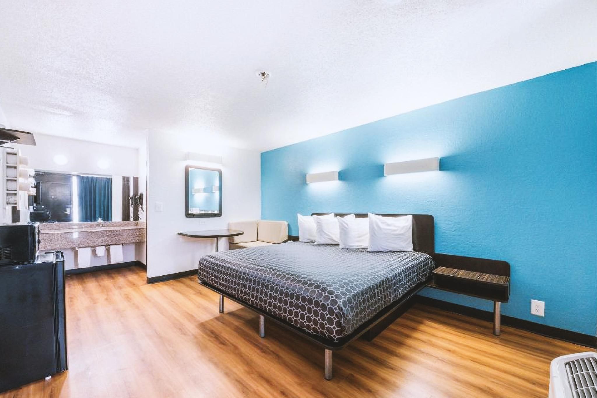 2 Queen Beds-Non Smoking