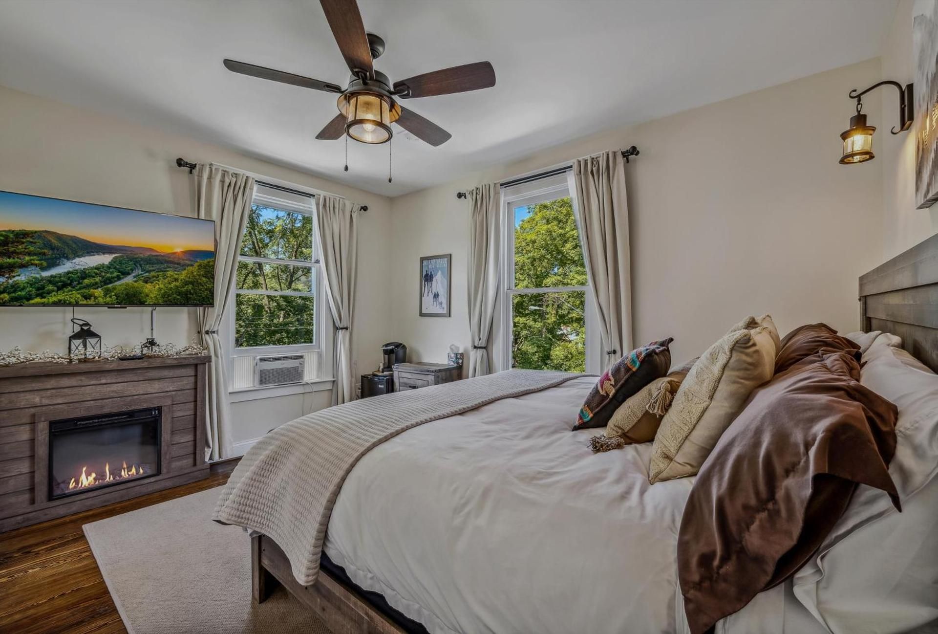 Deluxe King Room