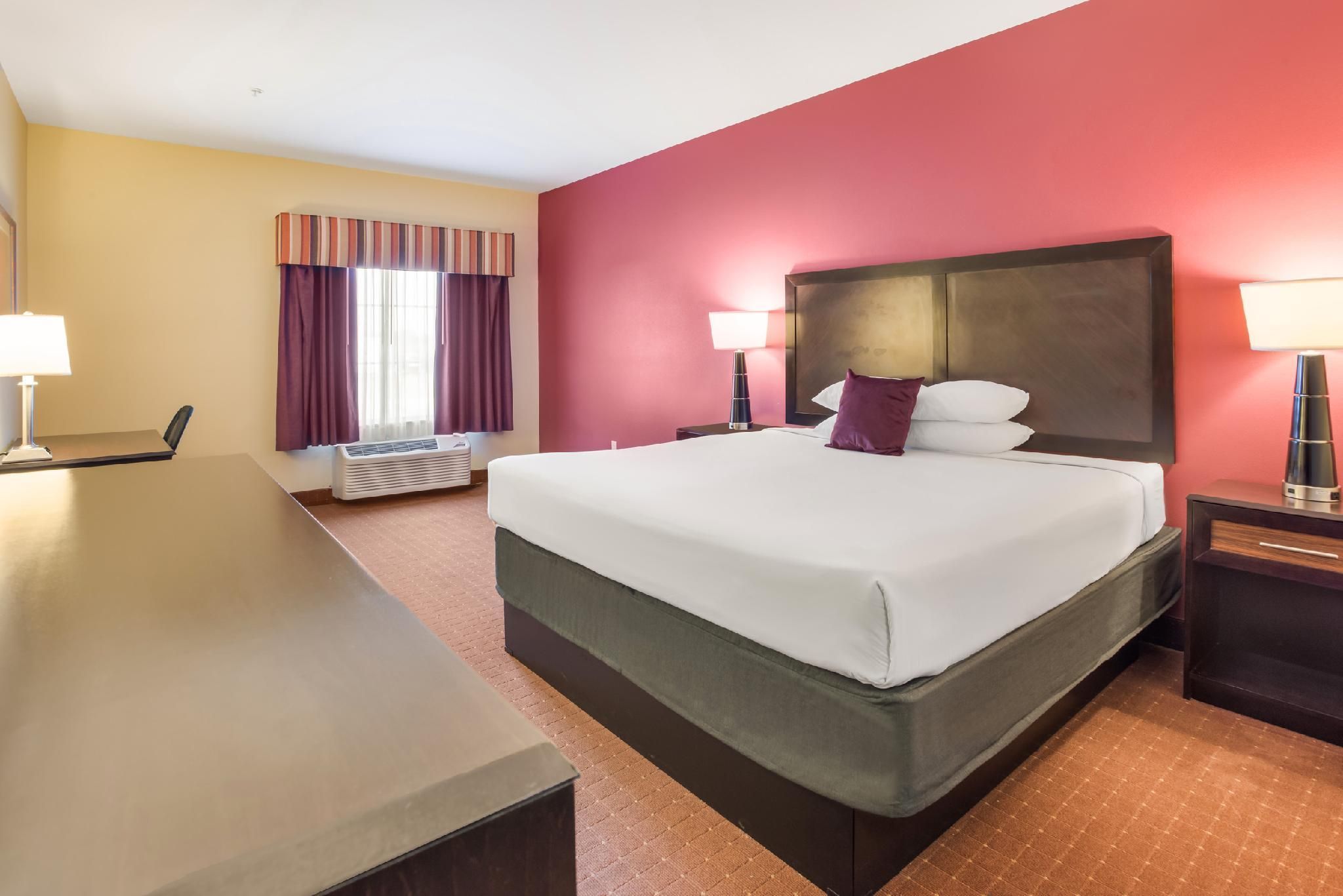 Knights Inn - Bunkie, LA King Bed with Sofa